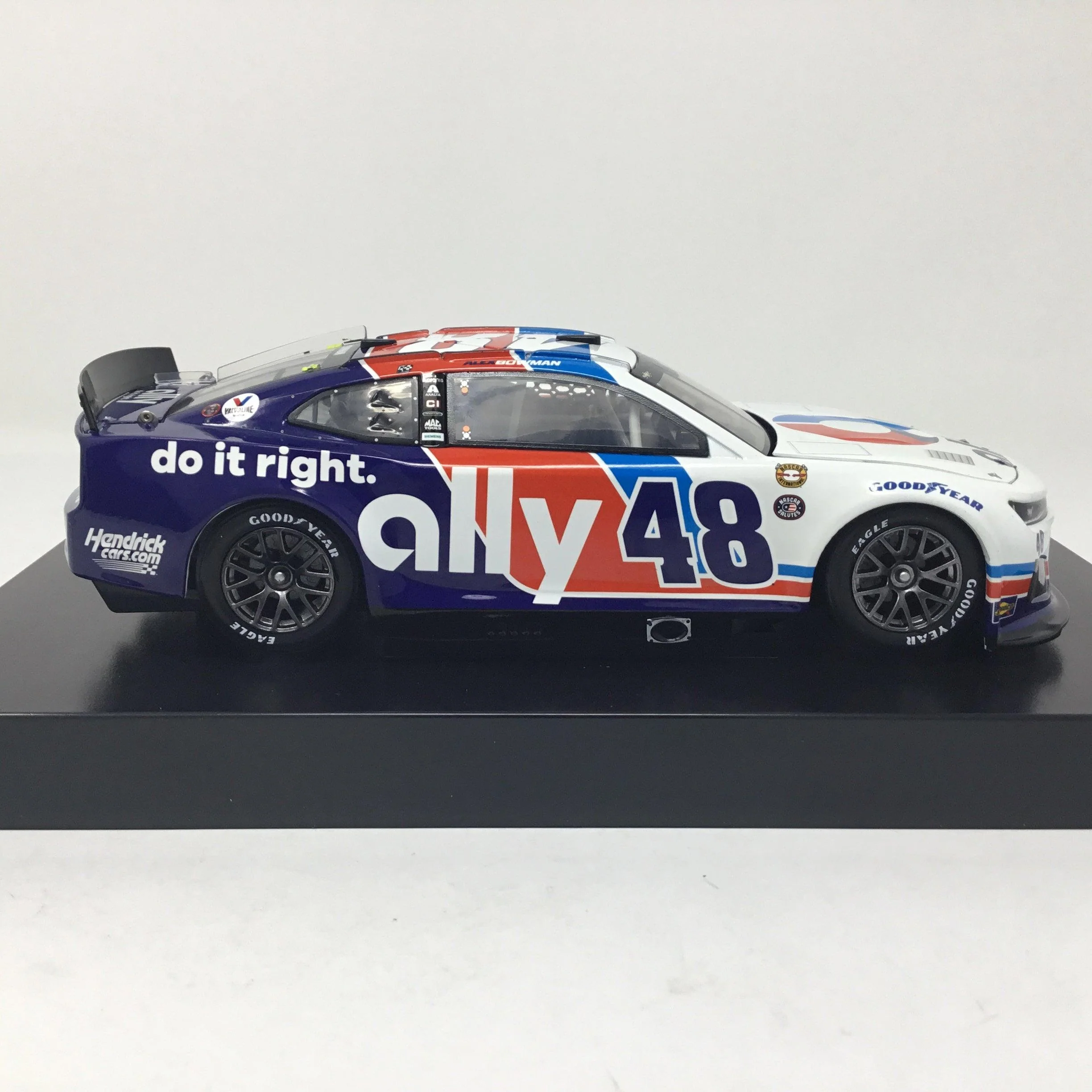 Alex Bowman 2022 Ally Darlington Throwback Elite 1:24 Diecast - Image 4