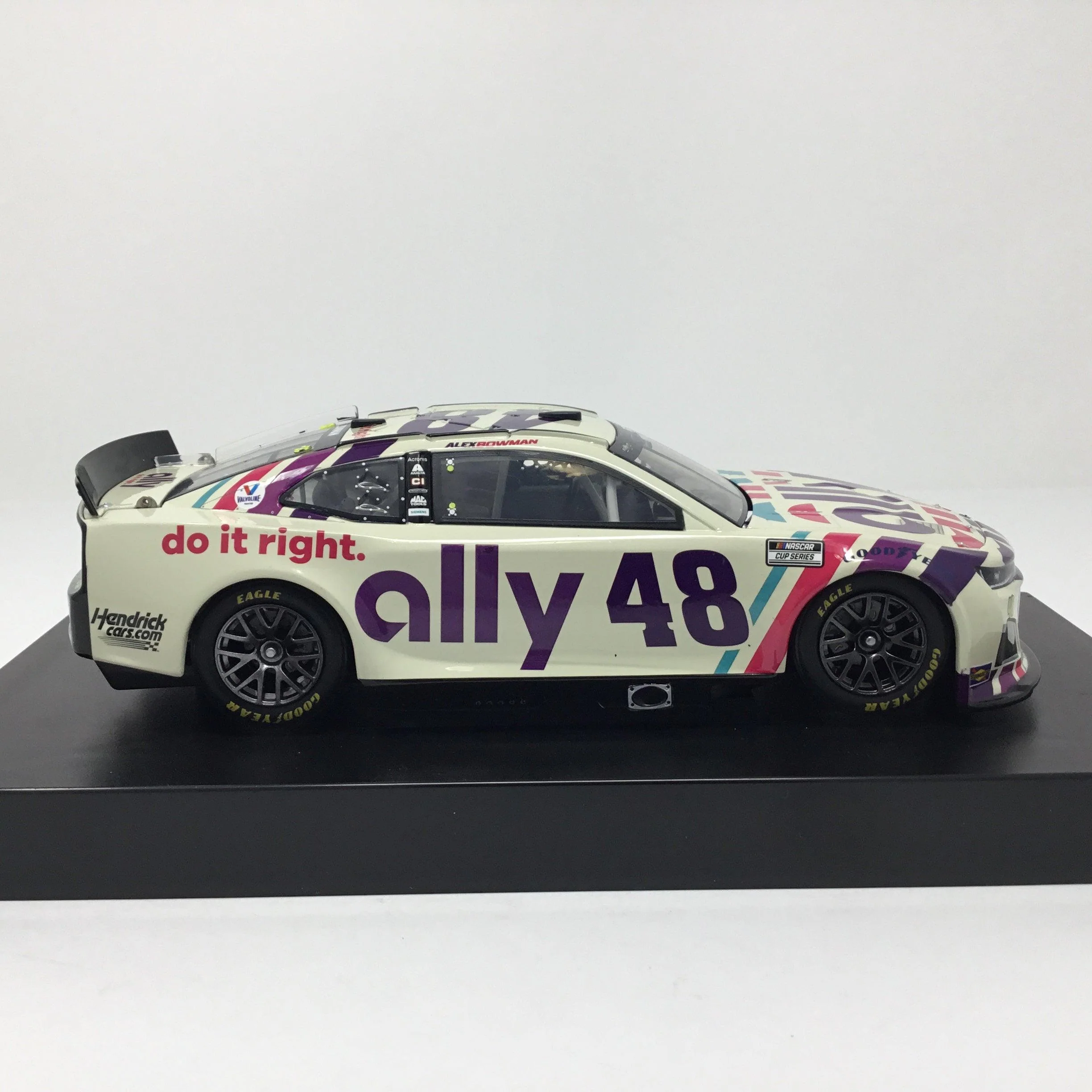 Alex Bowman 2022 Ally Elite 1:24 Diecast - Image 4