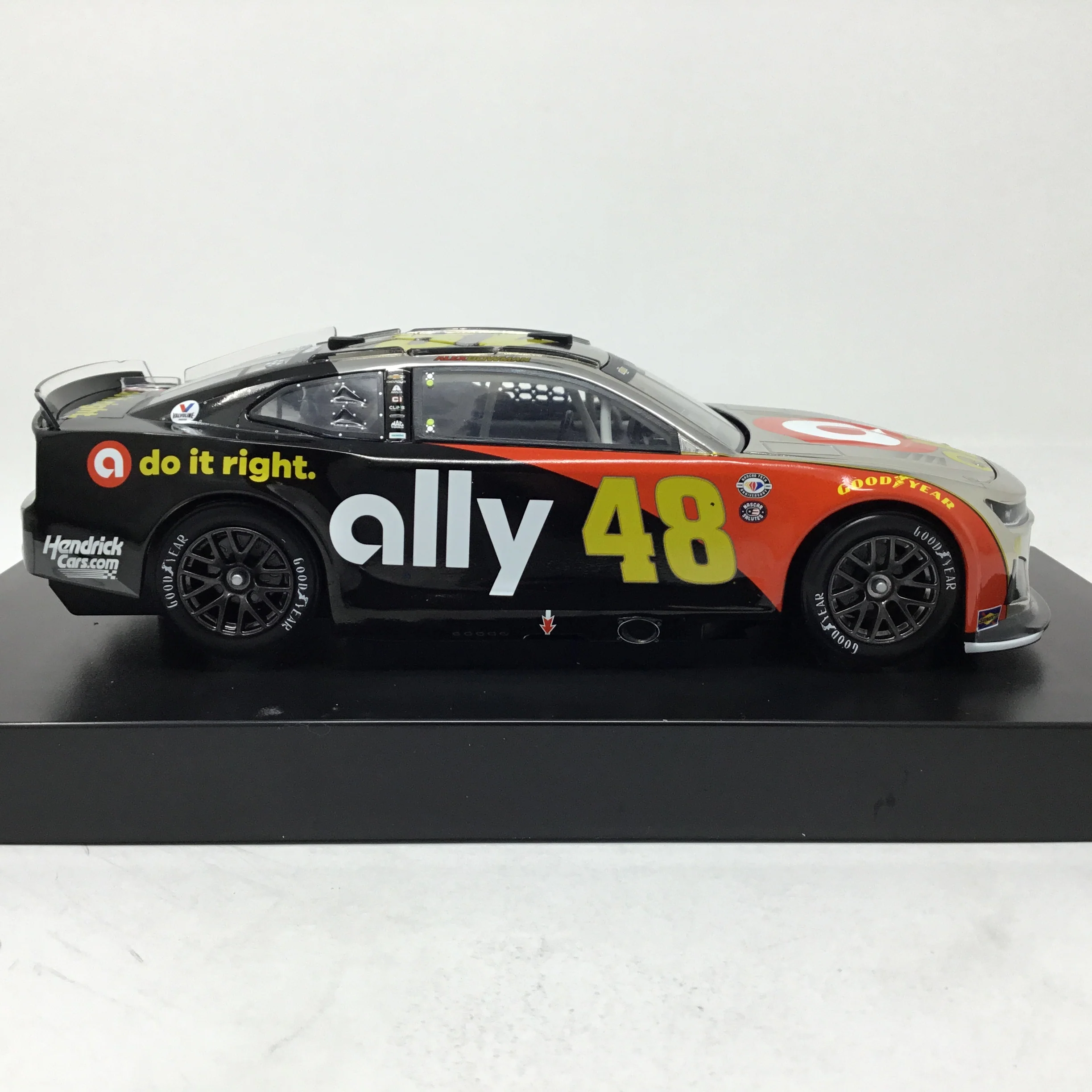 Alex Bowman 2023 Ally Darlington Throwback Color Chrome 1:24 Diecast - Image 4