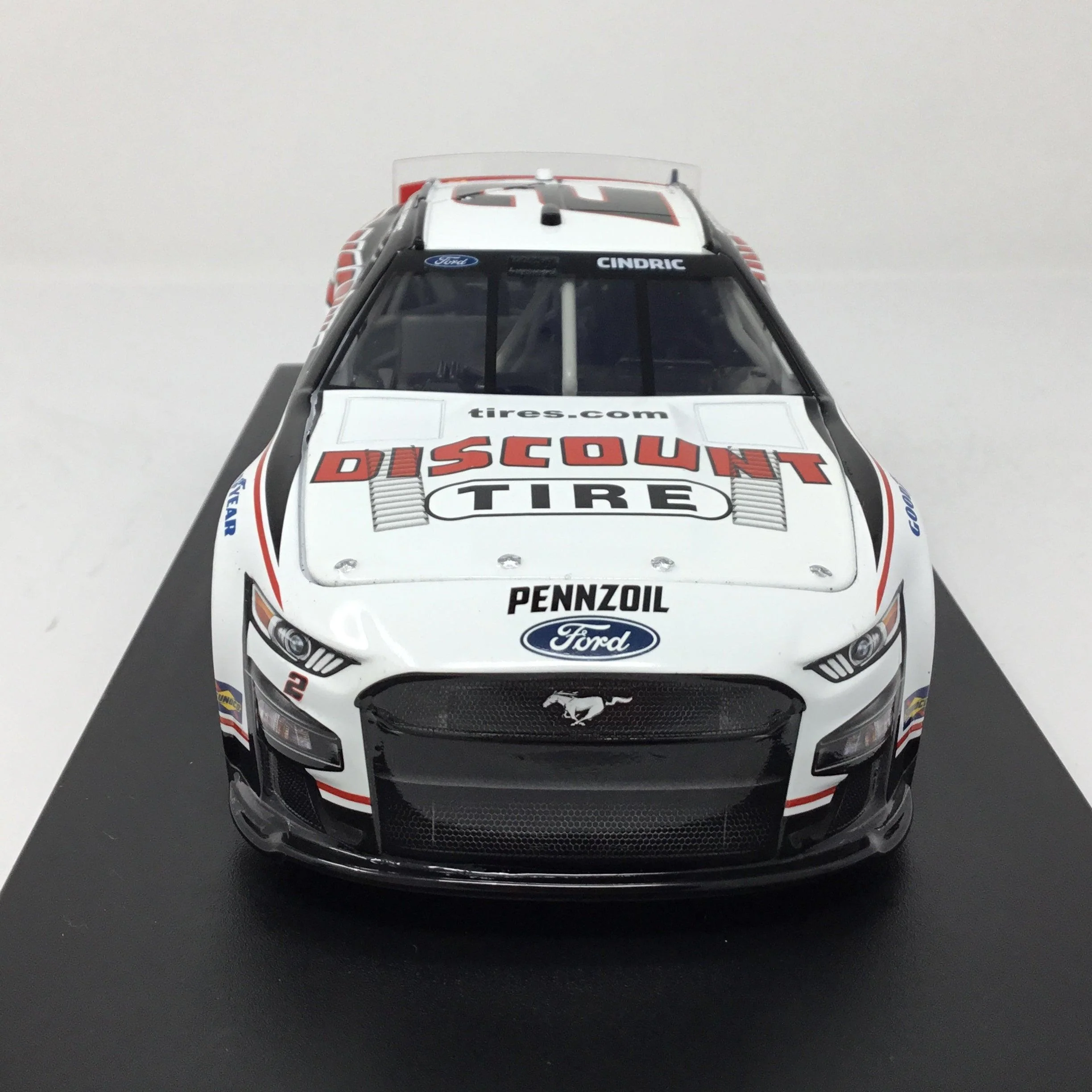 Austin Cindric 2023 Discount Tire 1:24 Diecast - Image 3