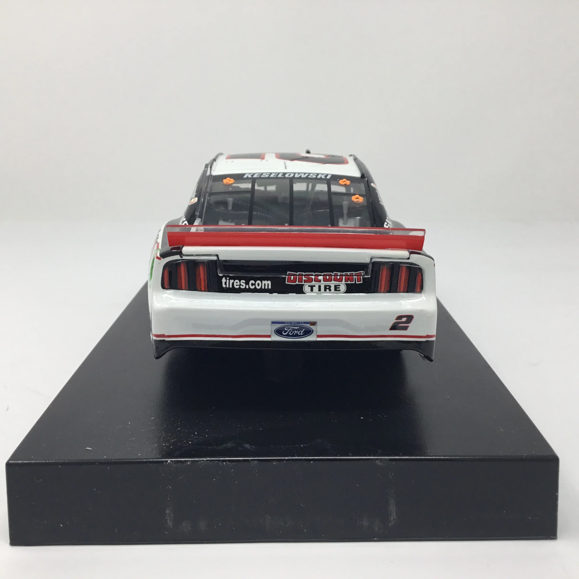 Brad Keselowski 2019 Discount Tire 1:24 Diecast - Image 5