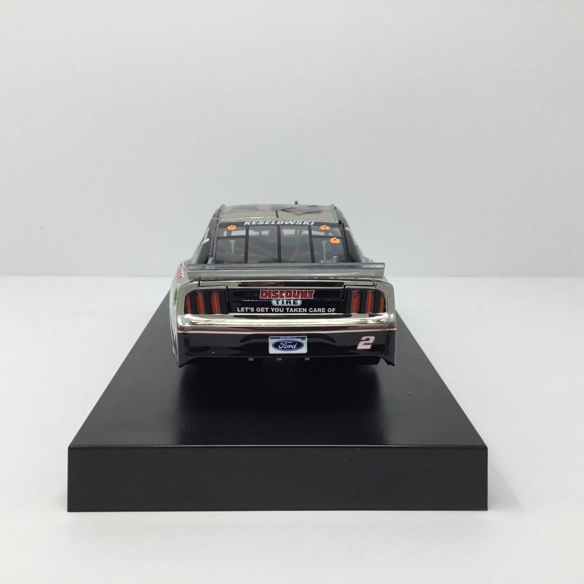 Brad Keselowski 2020 Discount Tire Darlington Throwback Color Chrome 1:24 Diecast - Image 5