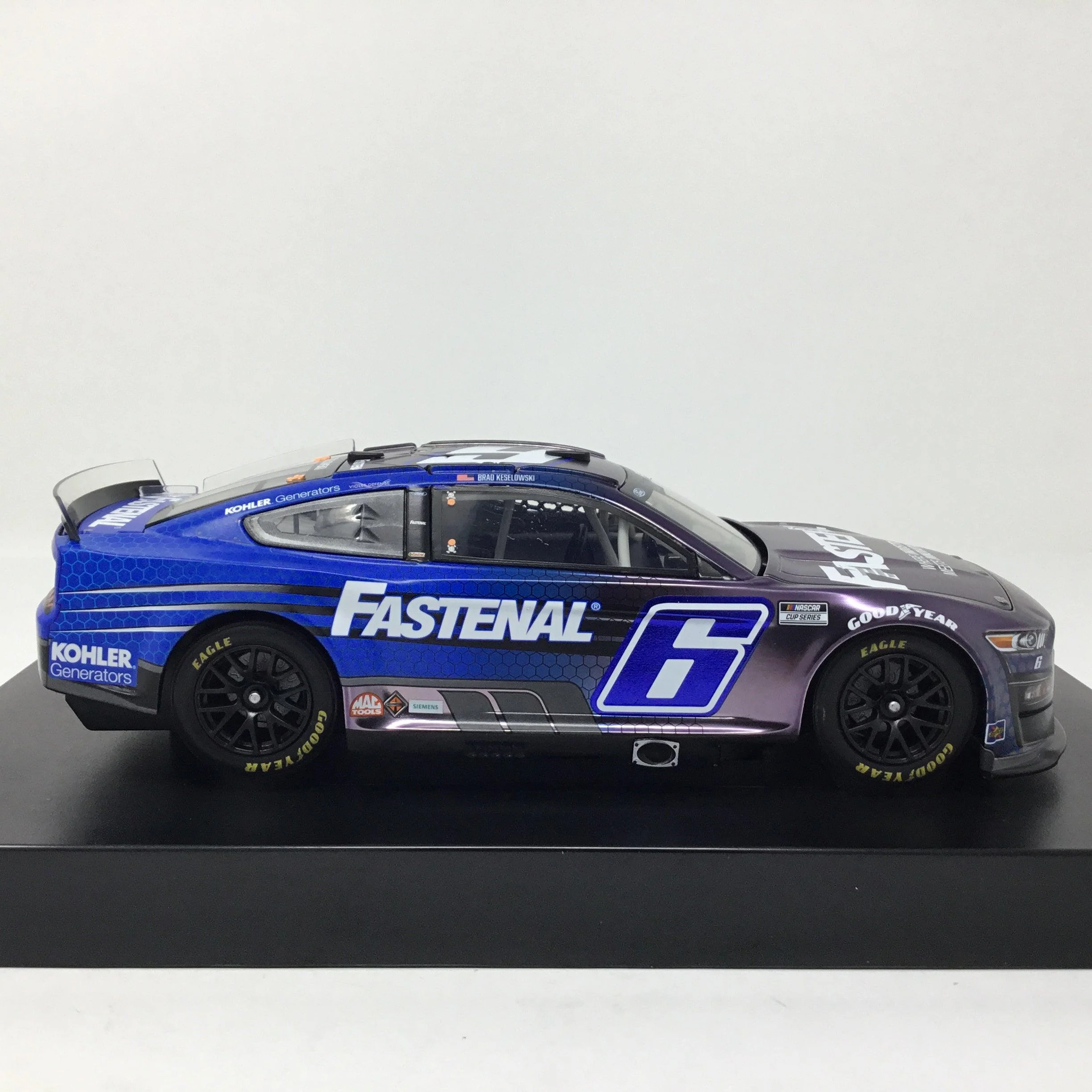 Brad Keselowski 2022 Fastenal Color Chrome 1:24 Diecast - Image 4