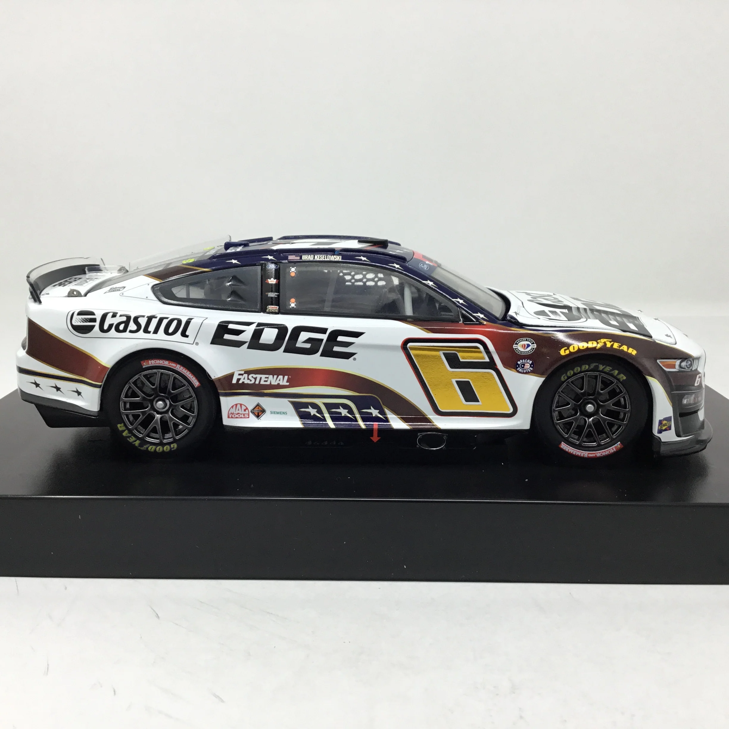 Brad Keselowski 2023 Castrol Edge Salutes Foil Number 1:24 Elite Diecast - Image 4