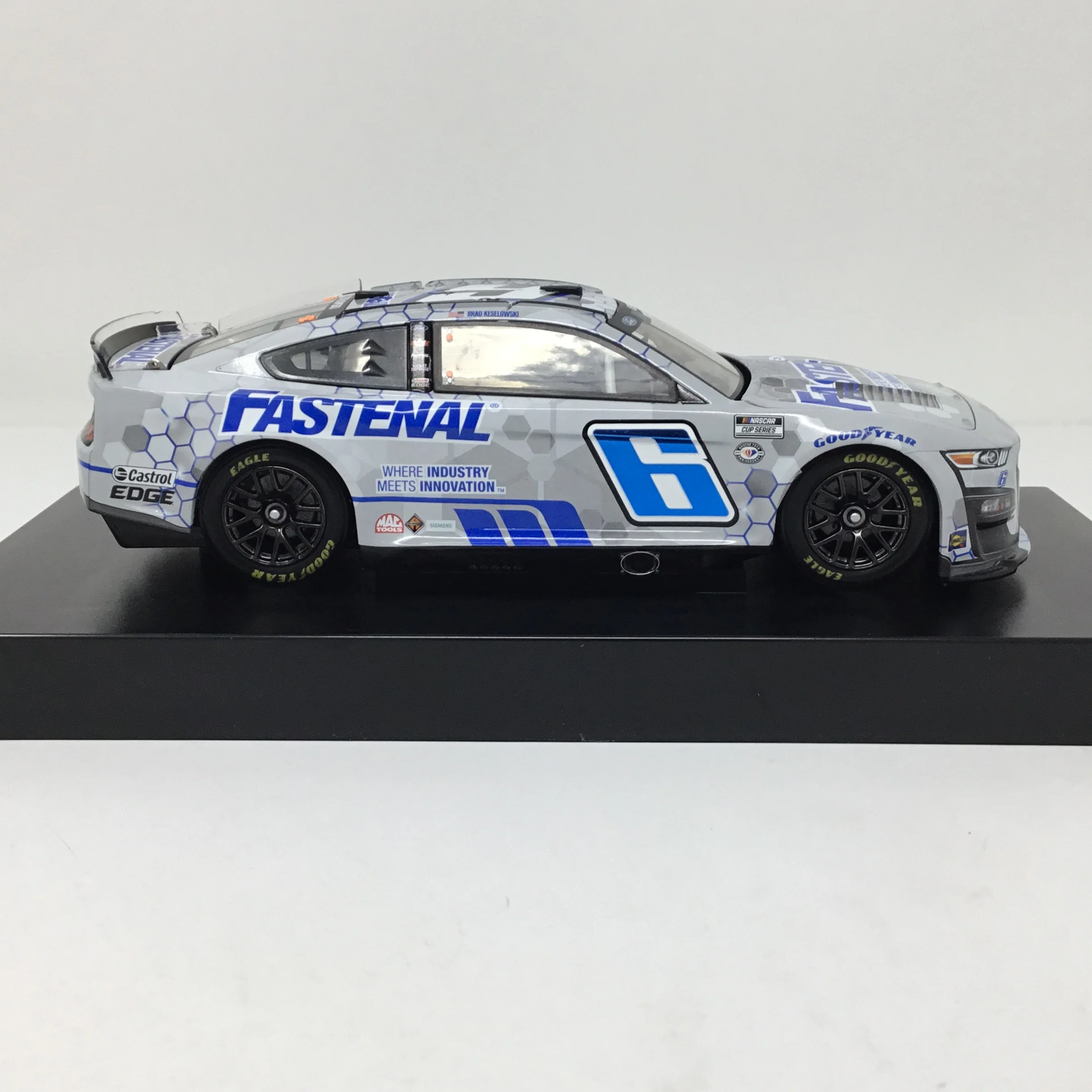 Brad Keselowski 2023 Fastenal Foil Number 1:24 Elite Diecast - Image 4