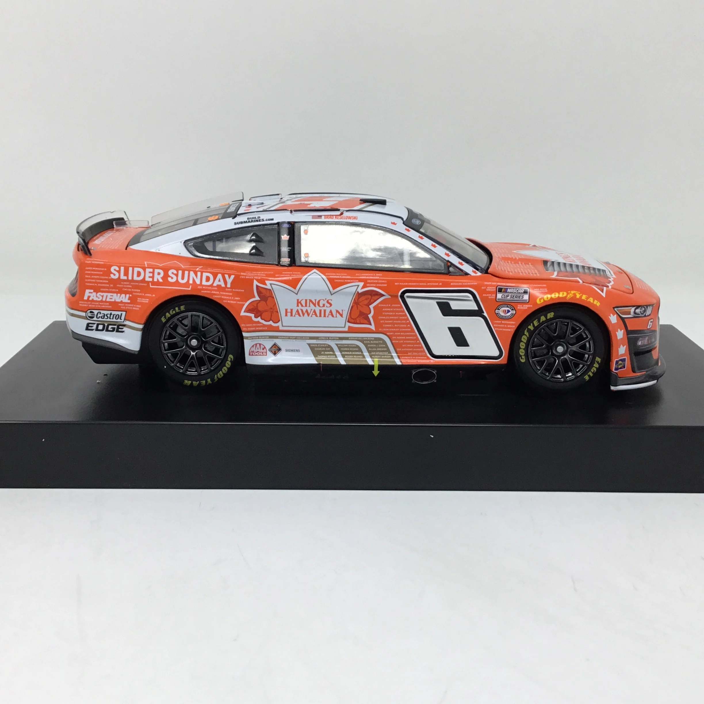 Brad Keselowski 2023 King's Hawaiian Tribute To Veterans Foil Number 1:24 Diecast - Image 4