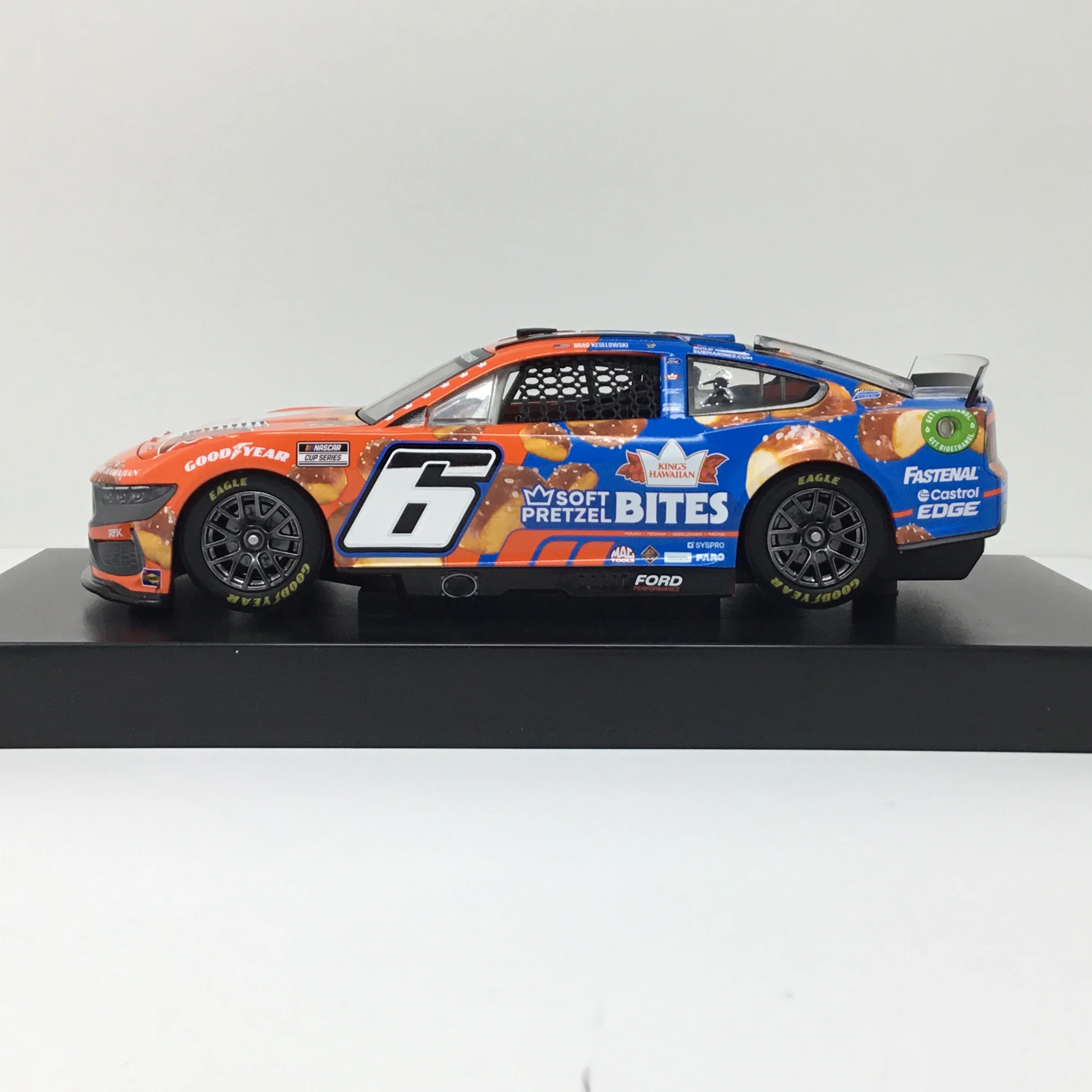 Brad Keselowski 2024 King's Hawaiian Soft Pretzel Bites Foil Number 1:24 Diecast - Image 2
