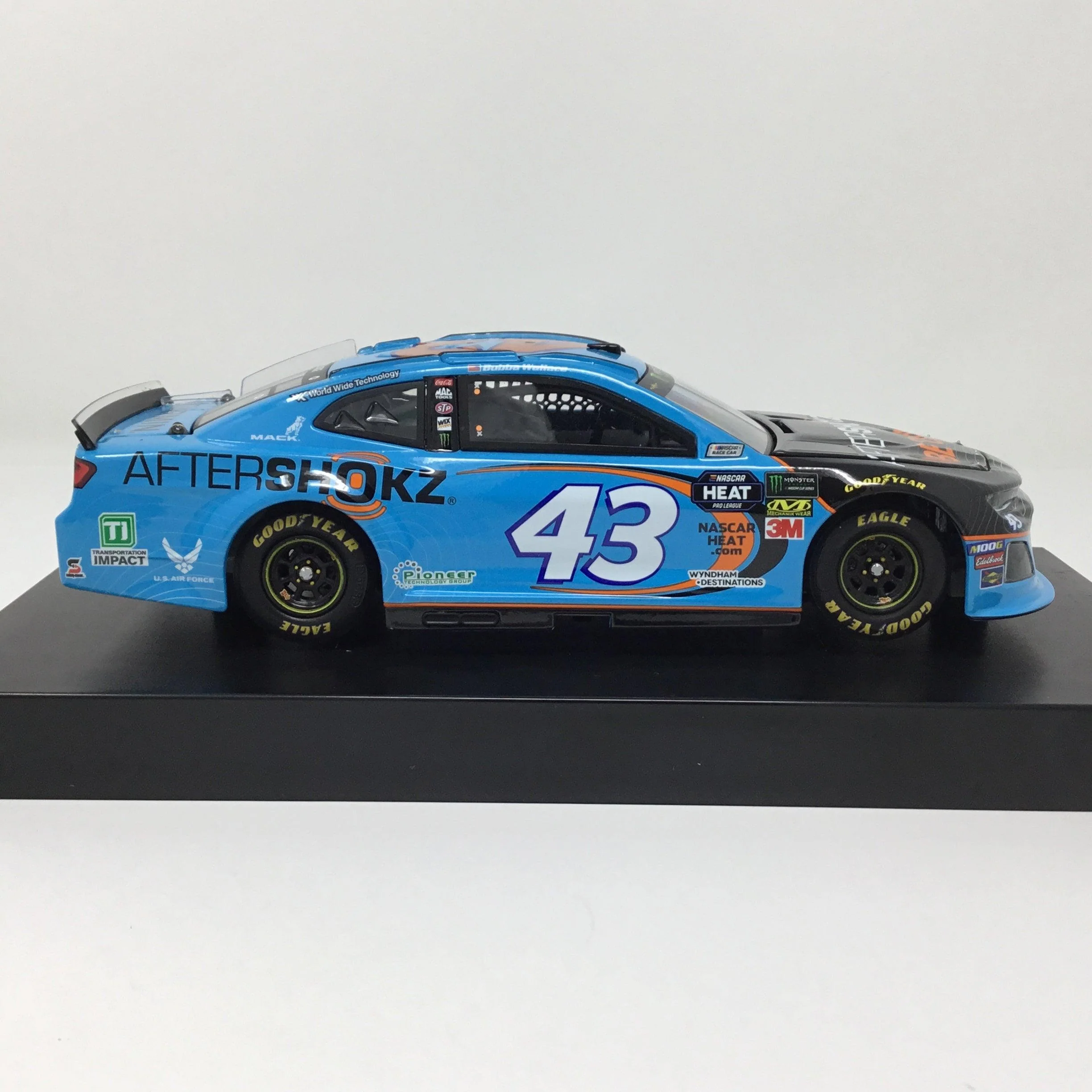 Bubba Wallace 2019 Aftershokz Elite 1:24 Diecast - Image 4