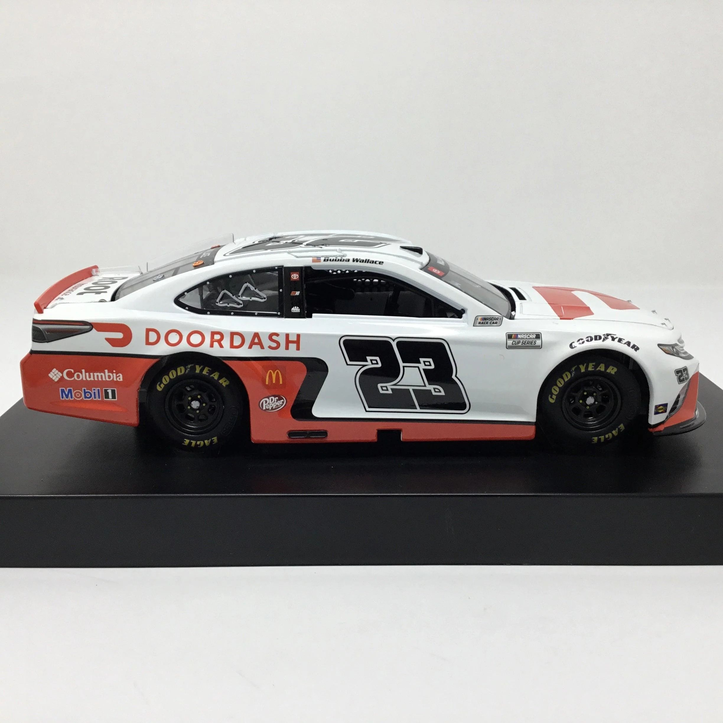 Bubba Wallace 2021 DoorDash White Elite 1:24 Diecast - Image 4
