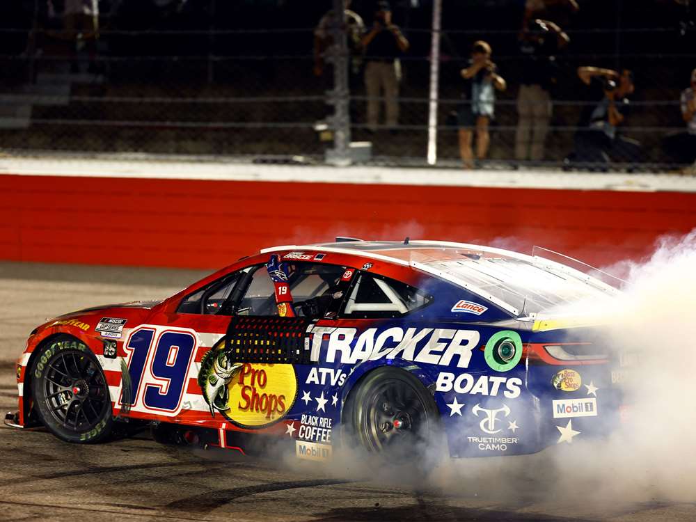 Chase Briscoe 2025 Bass Pro Shops Patriotic Darlington Race Win 1:64 Diecast - Image 4
