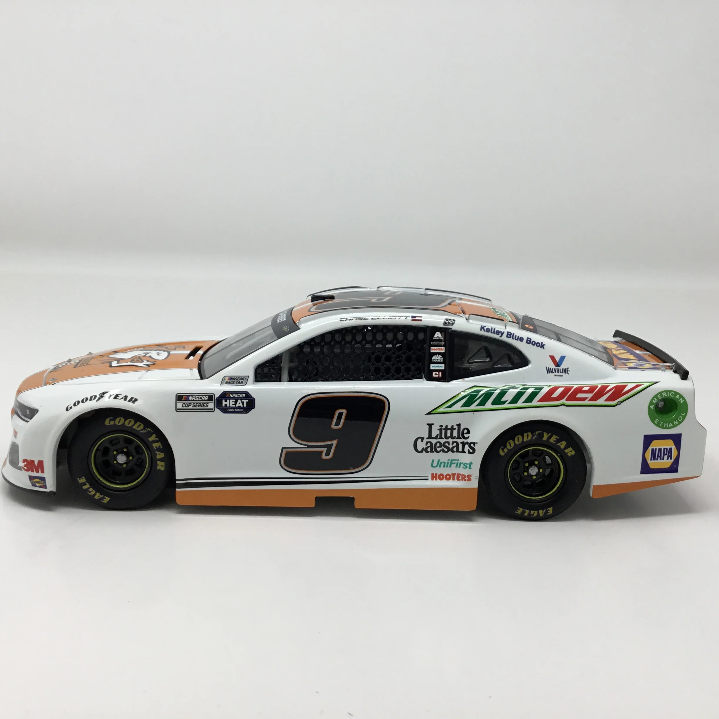 Chase Elliott 2020 Mountain Dew Little Caesars 1:24 Diecast - Image 2
