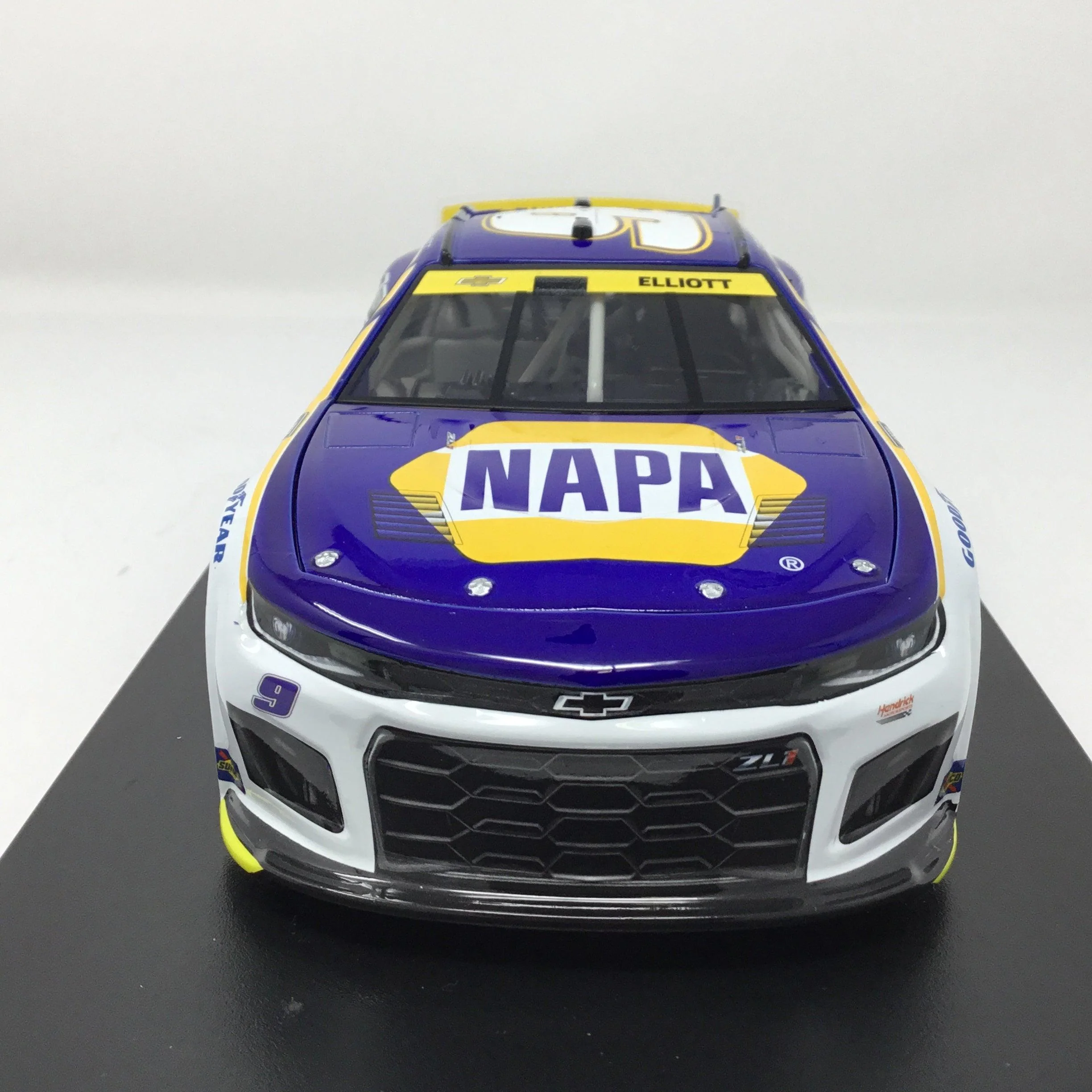Chase Elliott 2022 NAPA / BlueDef Elite 1:24 Diecast - Image 3