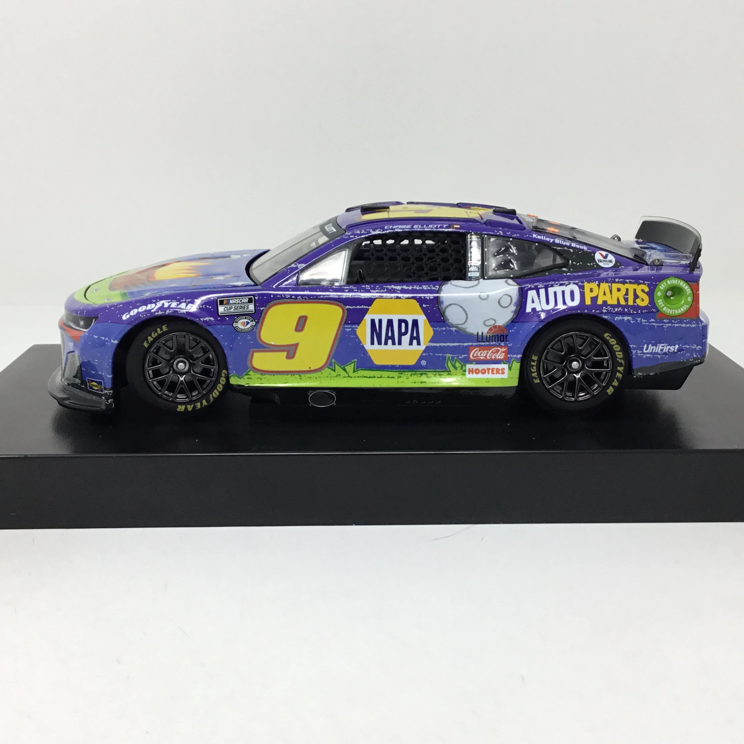 Chase Elliott 2023 NAPA Children's Healthcare of Atlanta 1:24 Elite Diecast - Image 2