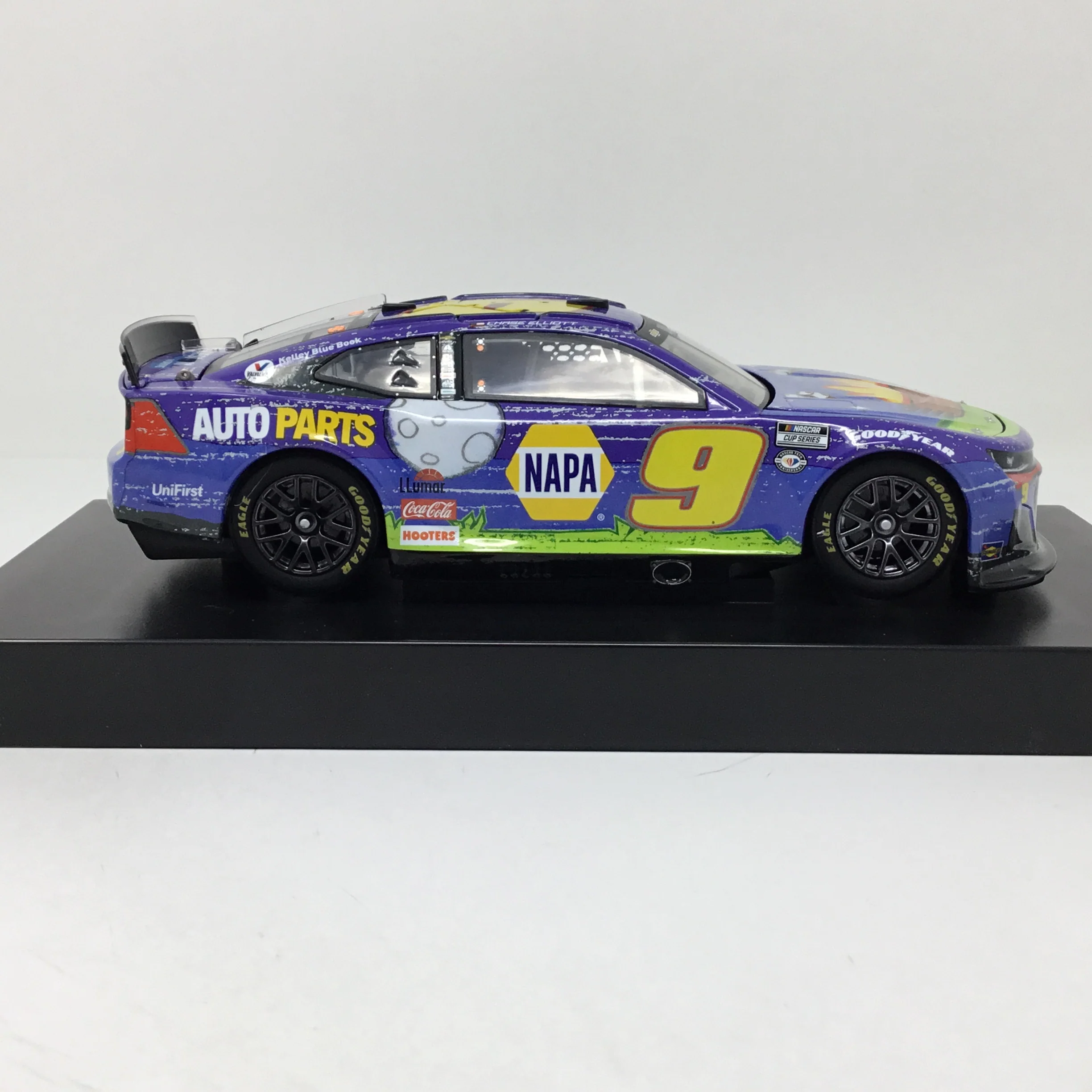 Chase Elliott 2023 NAPA Children's Healthcare of Atlanta 1:24 Elite Diecast - Image 4