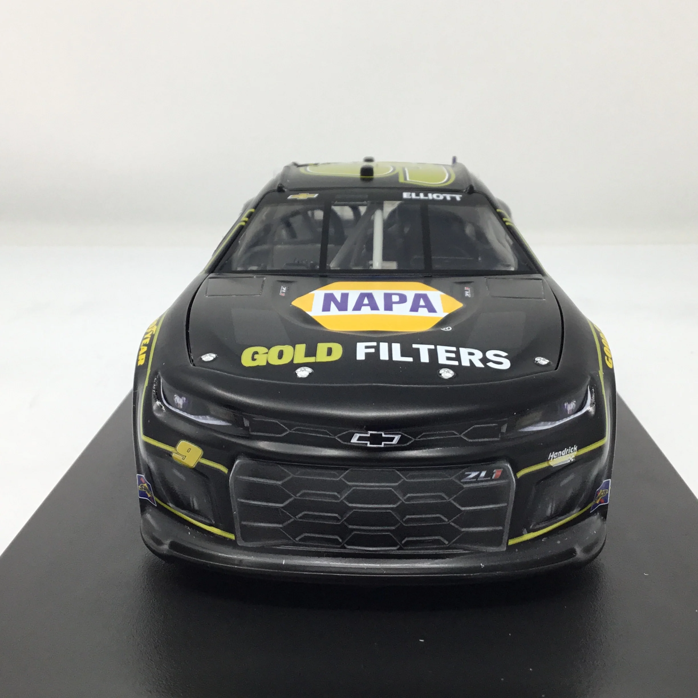 Chase Elliott 2023 NAPA Gold Filters 1:24 Elite Diecast - Image 3