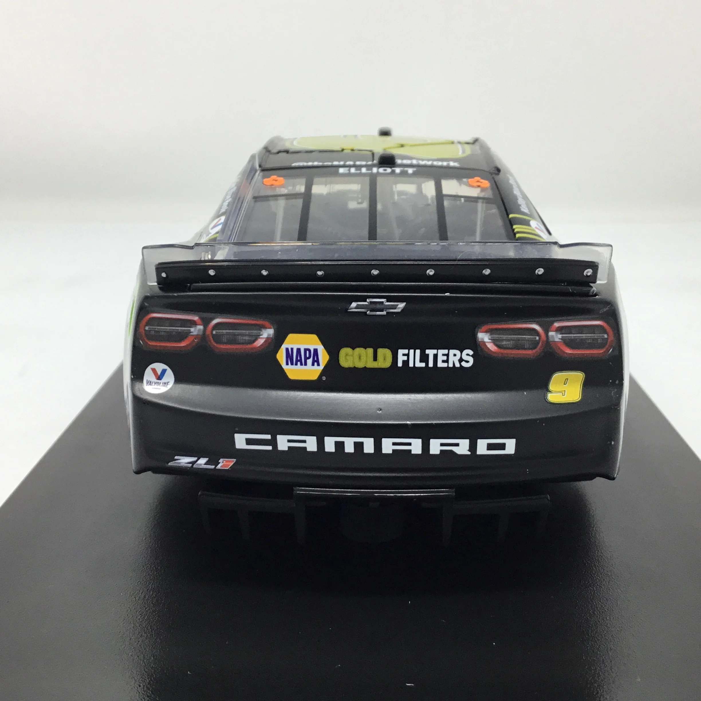 Chase Elliott 2023 NAPA Gold Filters 1:24 Elite Diecast - Image 5