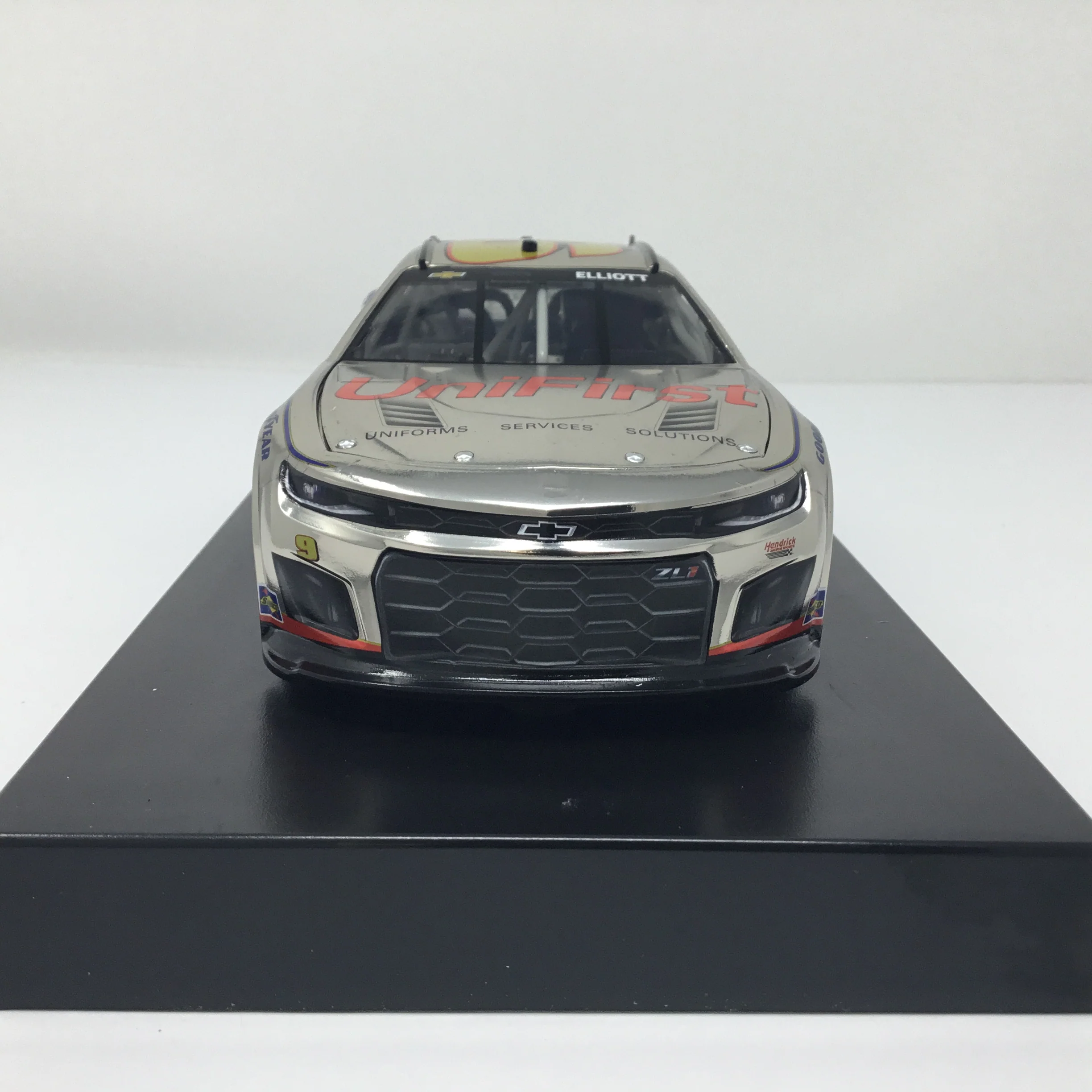 Chase Elliott 2024 Unifirst Darlington Throwback Color Chrome 1:24 Diecast - Image 3