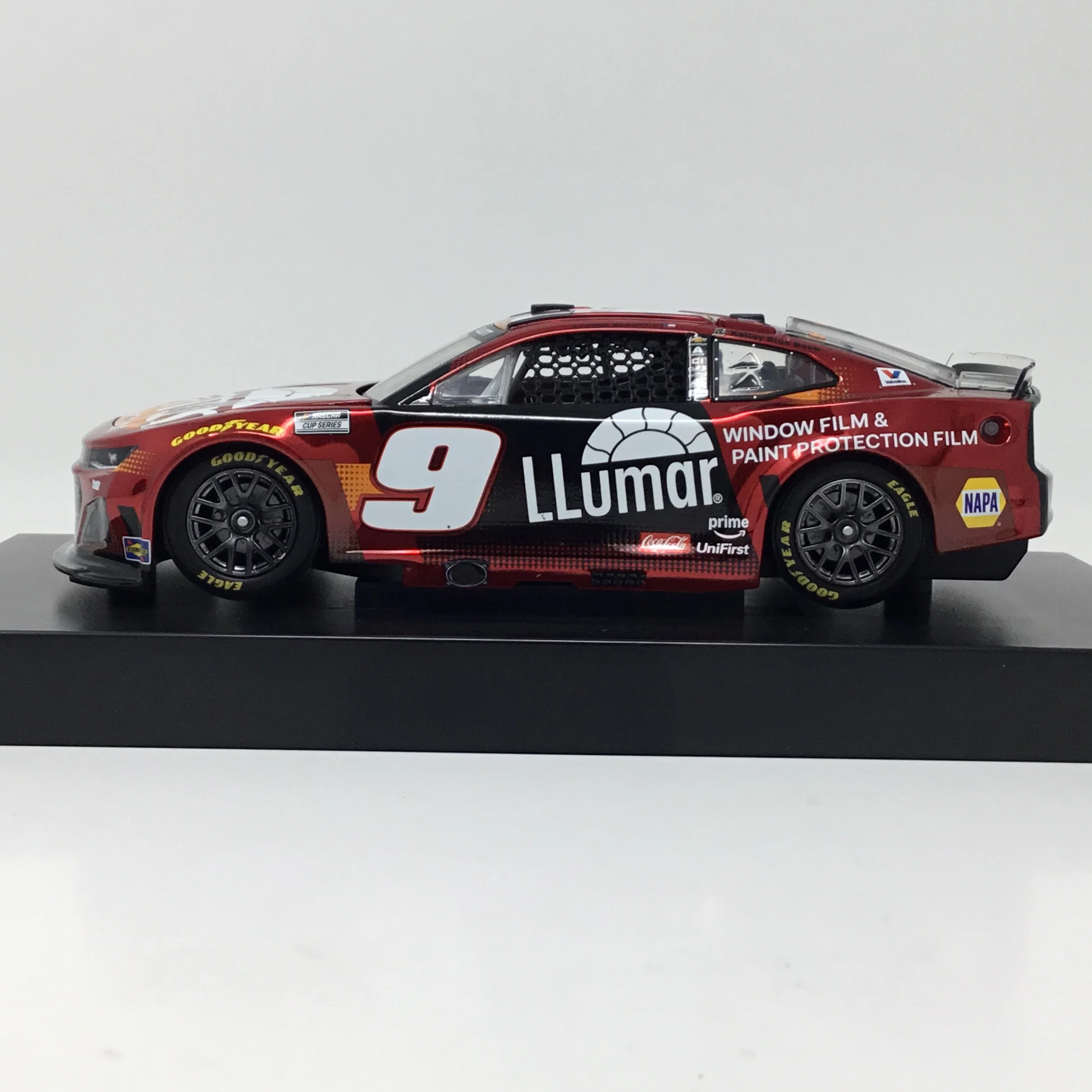 Chase Elliott 2025 LLumar 1:24 Color Chrome Diecast - Image 2