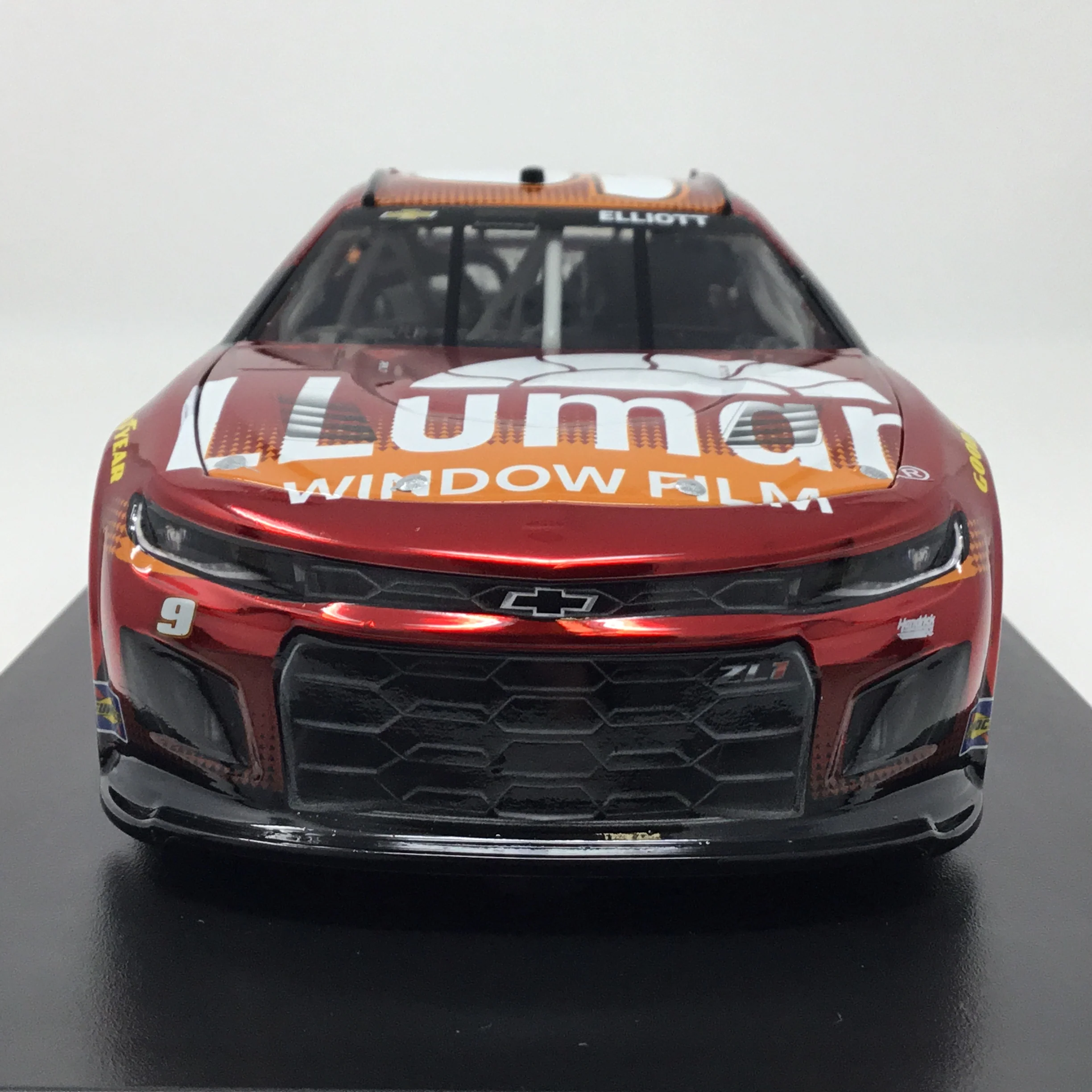Chase Elliott 2025 LLumar 1:24 Color Chrome Diecast - Image 3