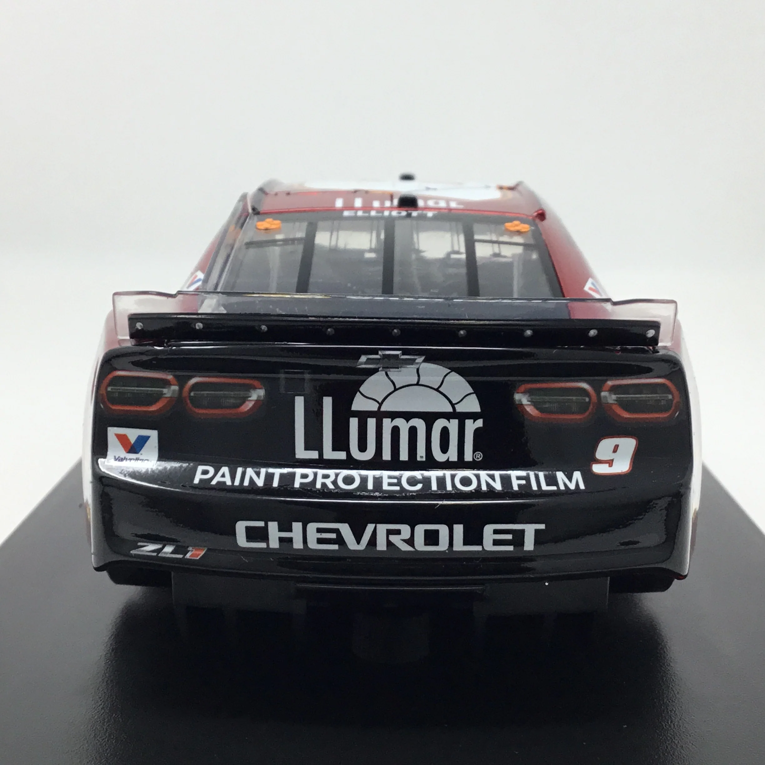 Chase Elliott 2025 LLumar 1:24 Color Chrome Diecast - Image 5