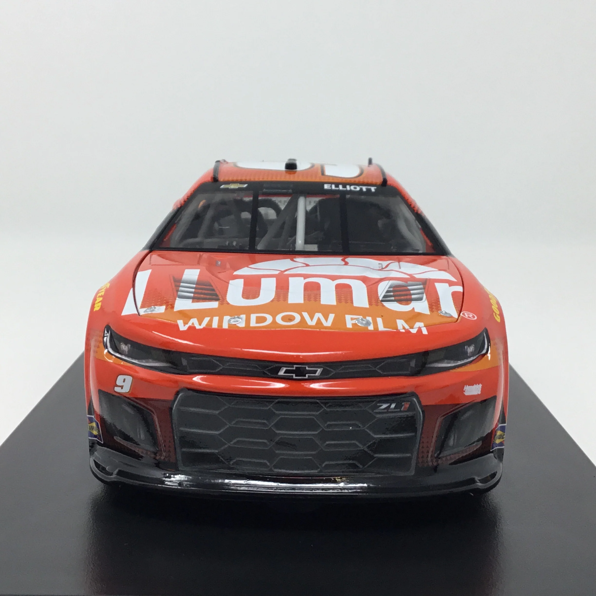 Chase Elliott 2025 LLumar 1:24 Diecast - Image 3