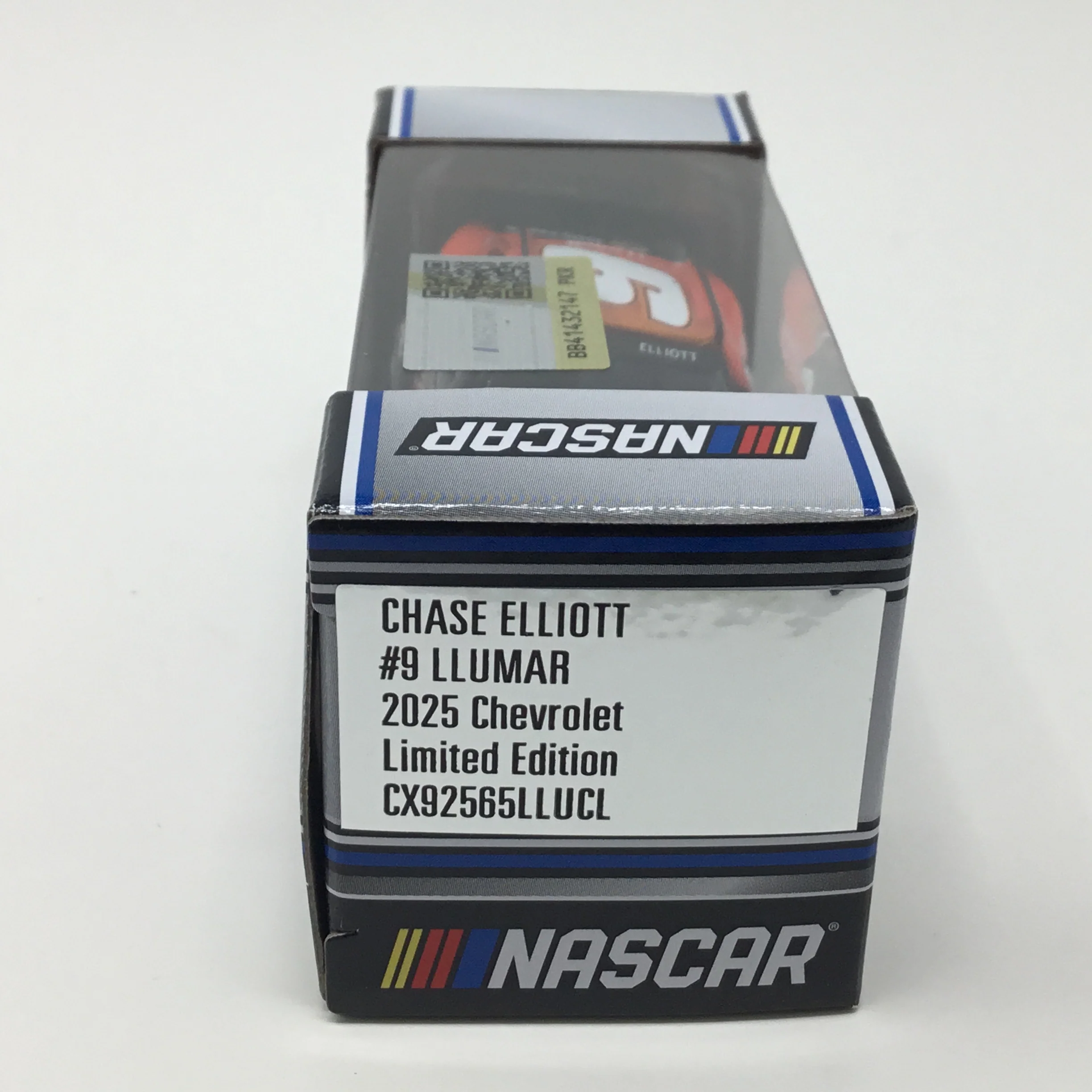 Chase Elliott 2025 Llumar 1:64 Diecast - Image 2