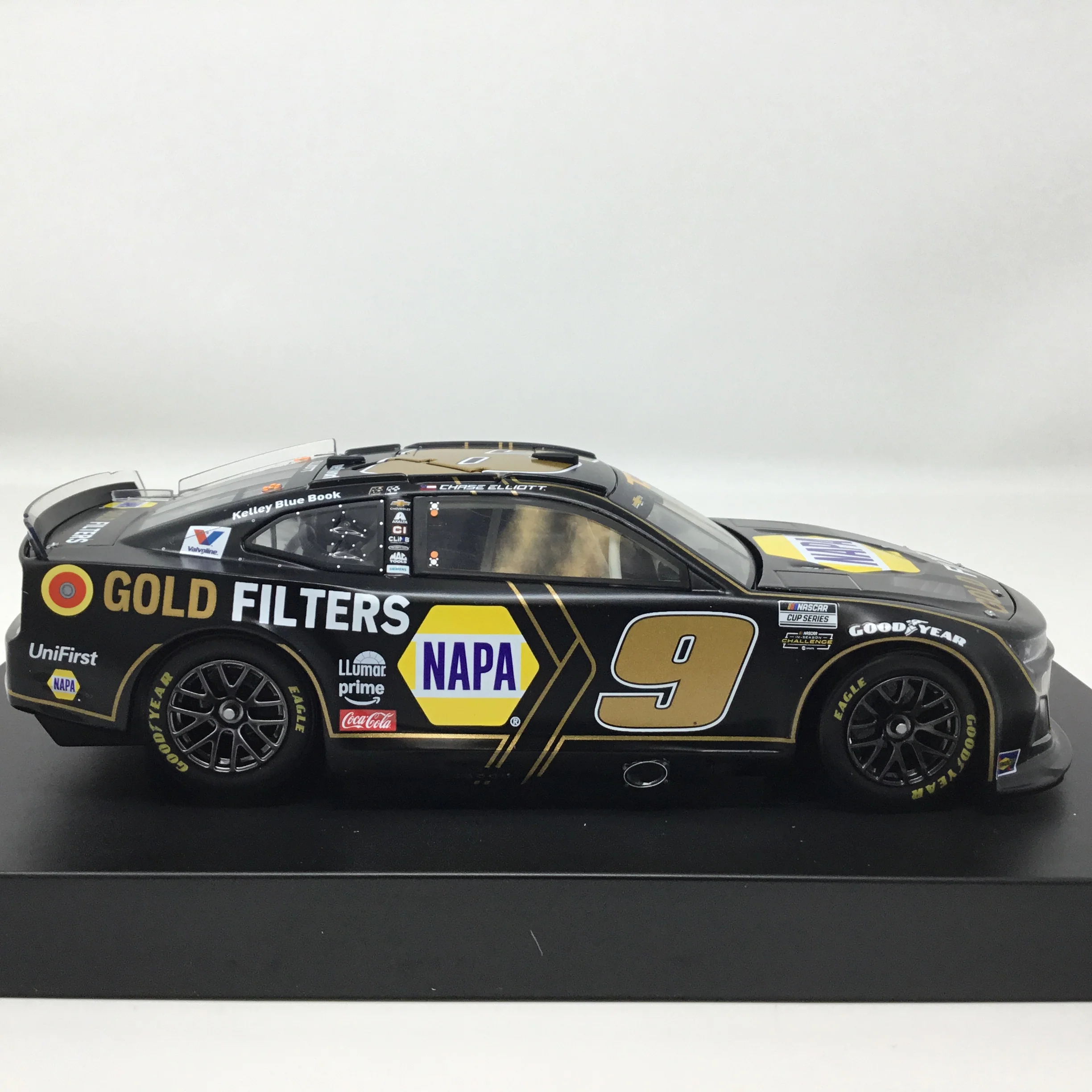 Chase Elliott 2025 NAPA Gold Filters 1:24 Diecast - Image 4
