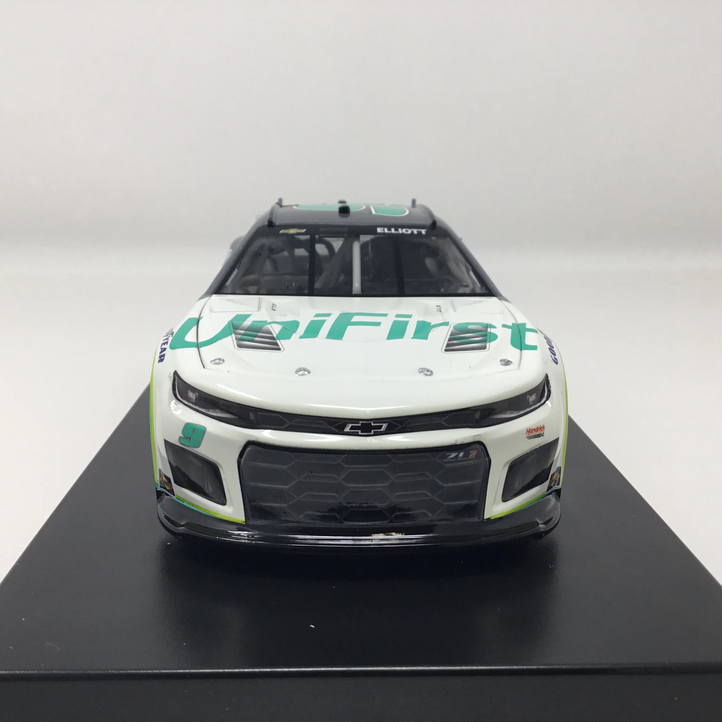 Chase Elliott 2025 Unifirst Throwback Elite 1:24 Diecast - Image 3