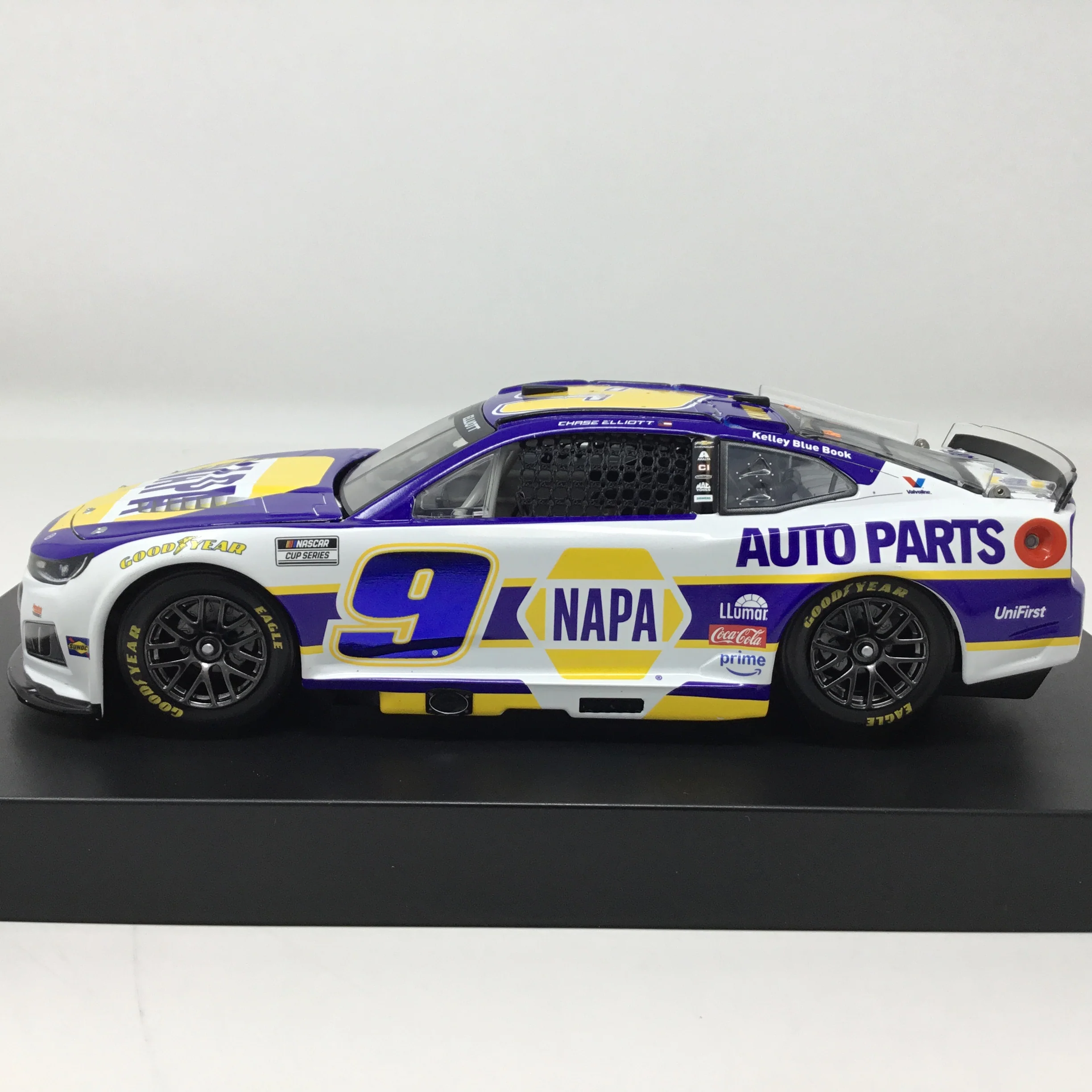 Chase Elliott 2026 NAPA Foil Number Elite 1:24 Diecast - Image 2