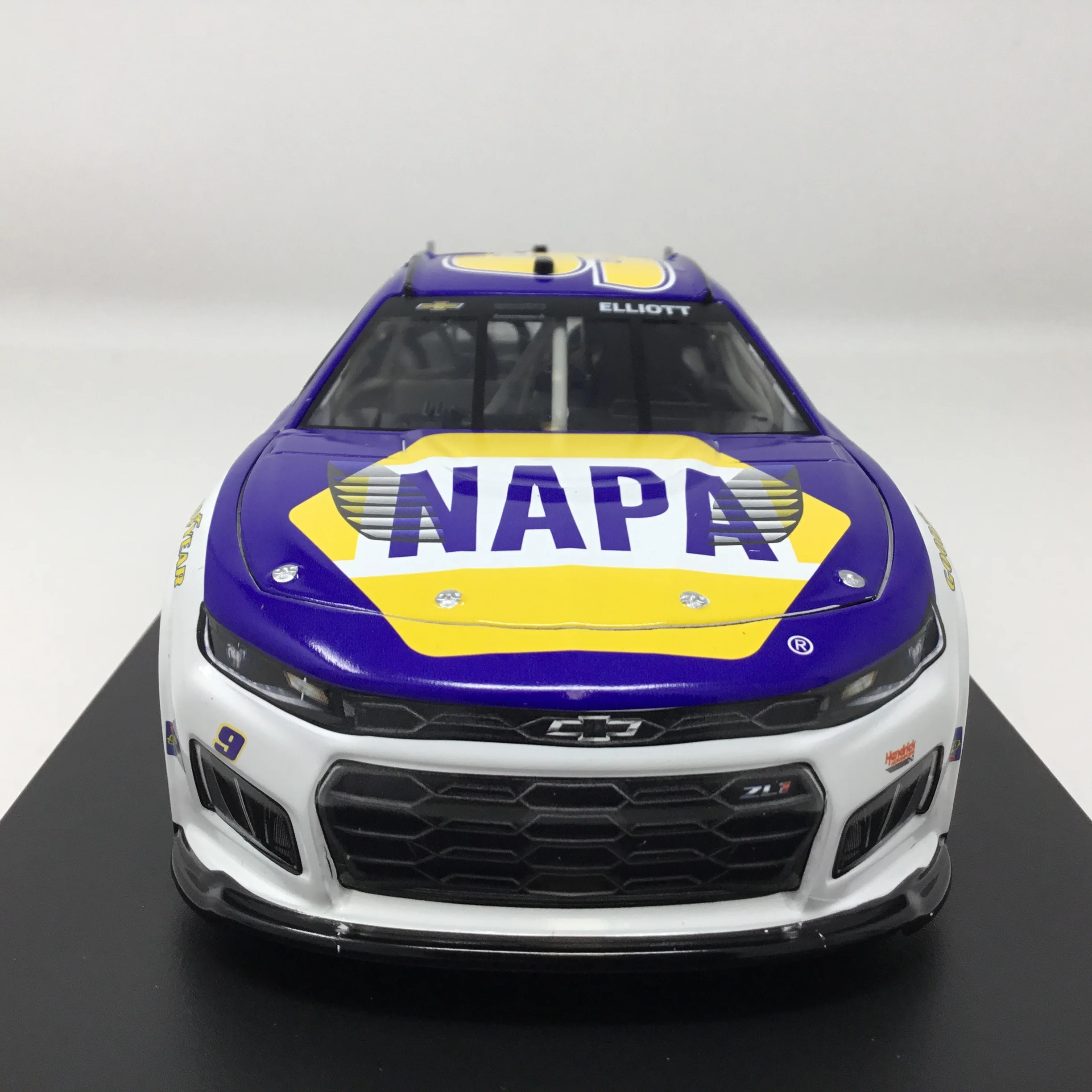 Chase Elliott 2026 NAPA Foil Number Elite 1:24 Diecast - Image 3