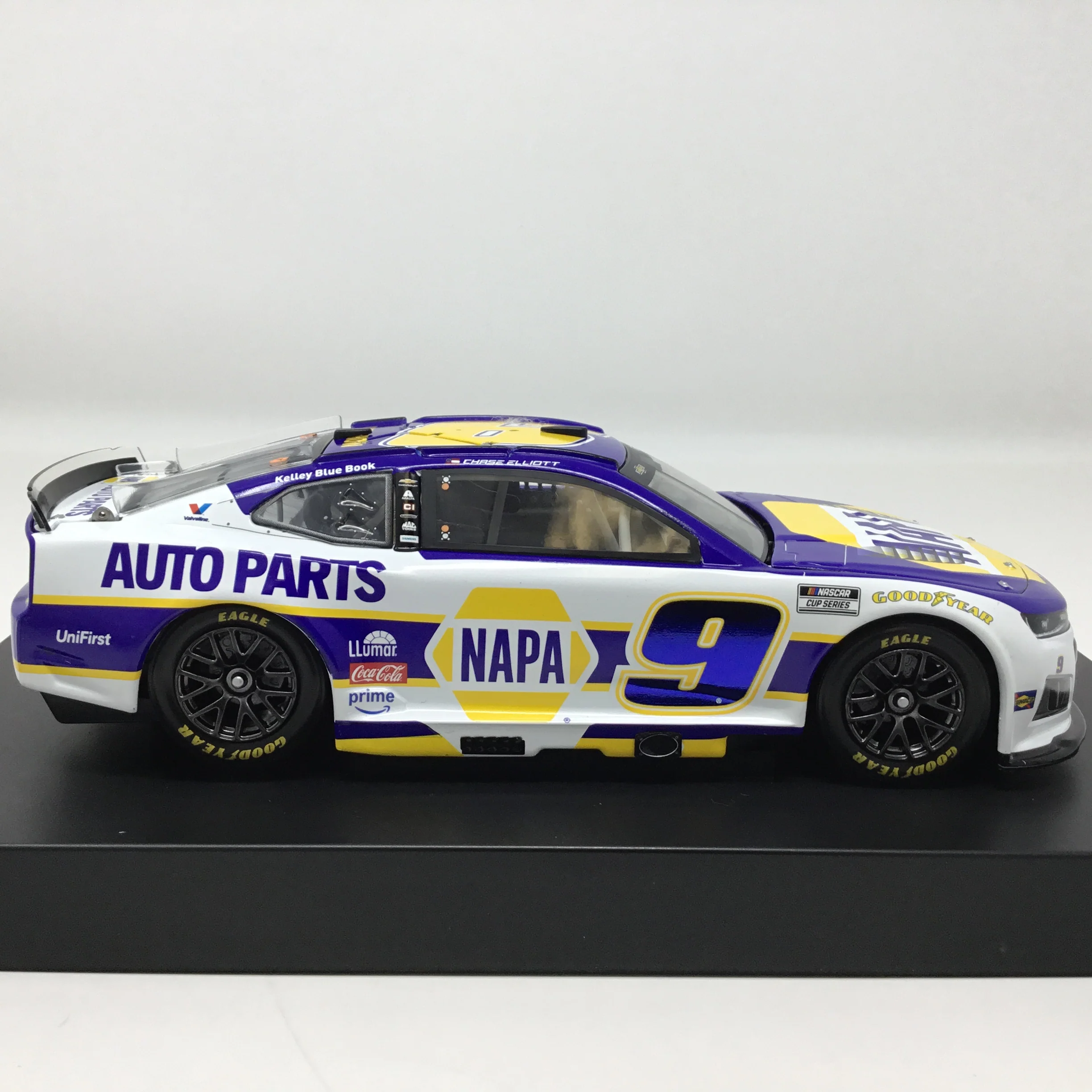 Chase Elliott 2026 NAPA Foil Number Elite 1:24 Diecast - Image 4