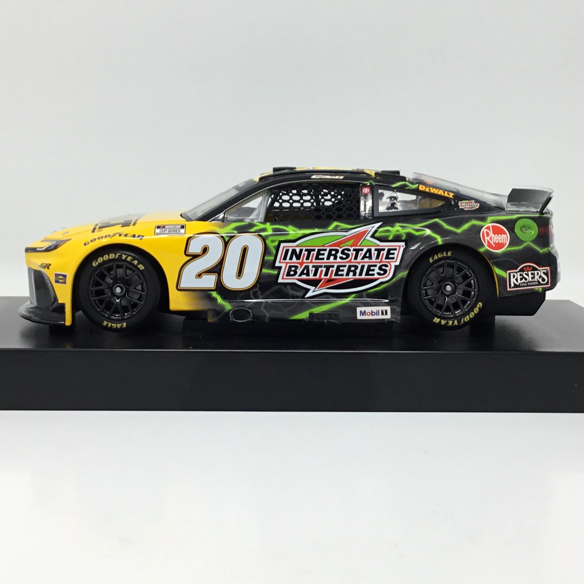 Christopher Bell 2025 DeWalt / Interstate Batteries 1:24 Diecast - Image 2