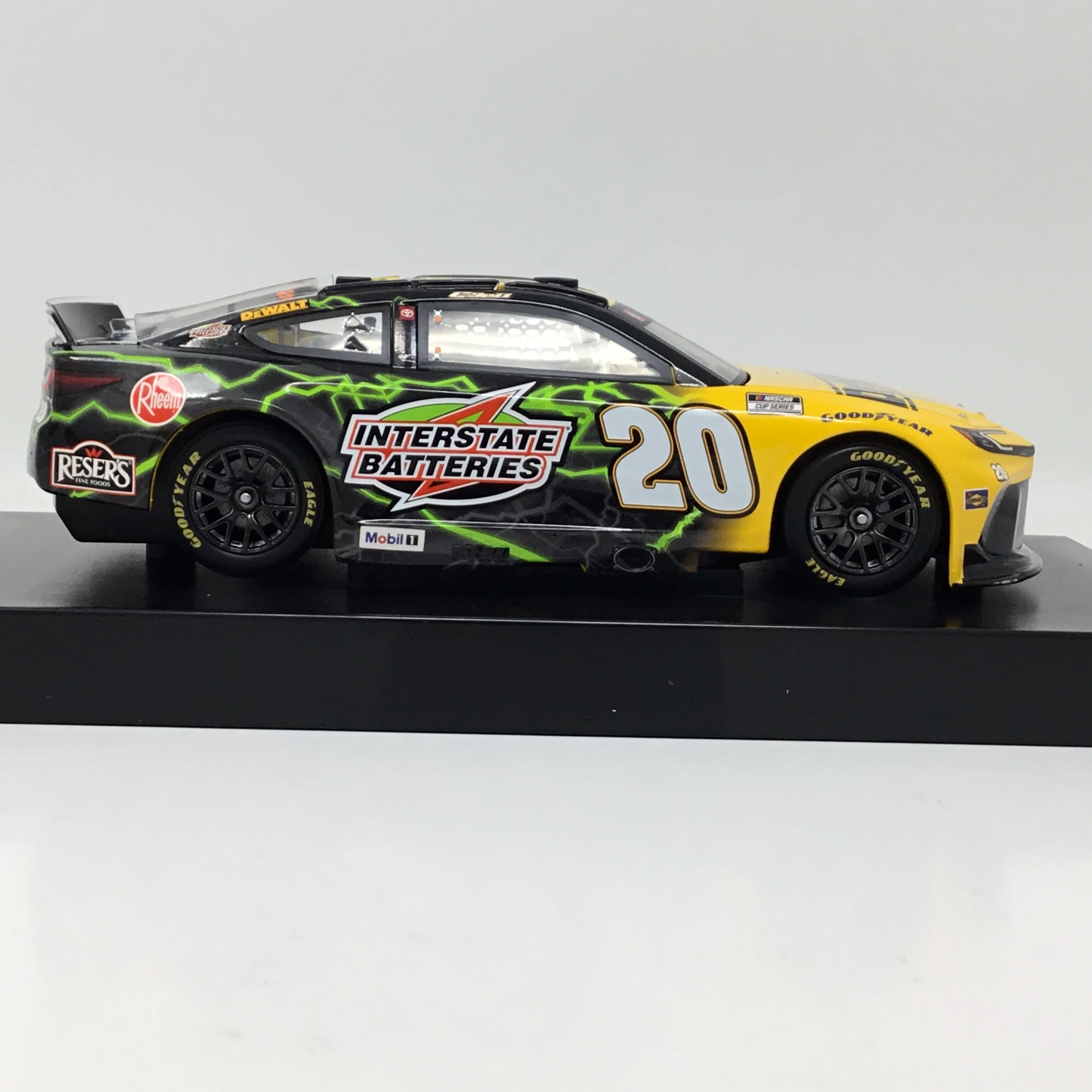 Christopher Bell 2025 DeWalt / Interstate Batteries 1:24 Diecast - Image 4