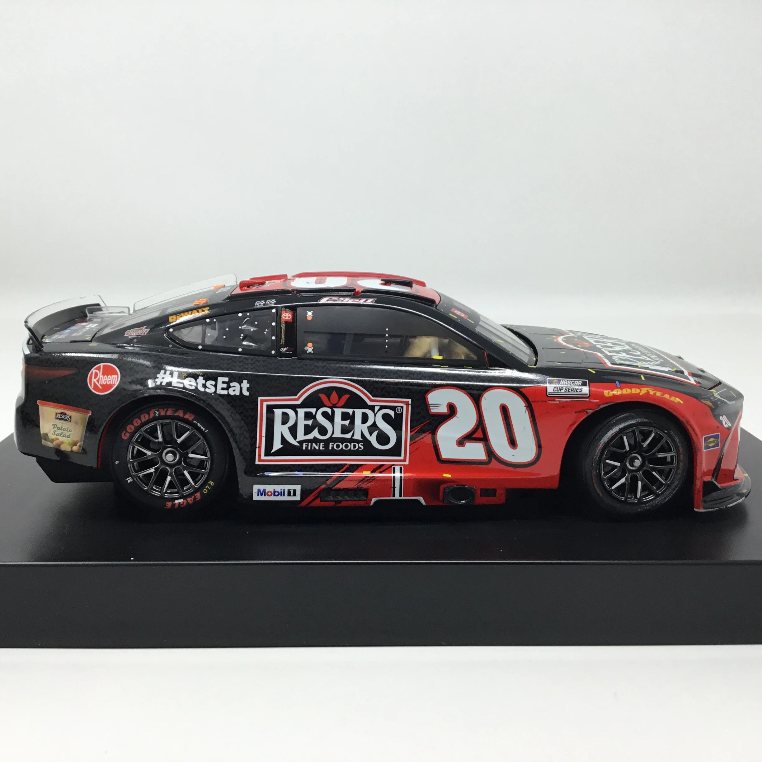 Christopher Bell 2025 Reser's Fine Foods Phoenix Race Win 1:24 Diecast - Image 5