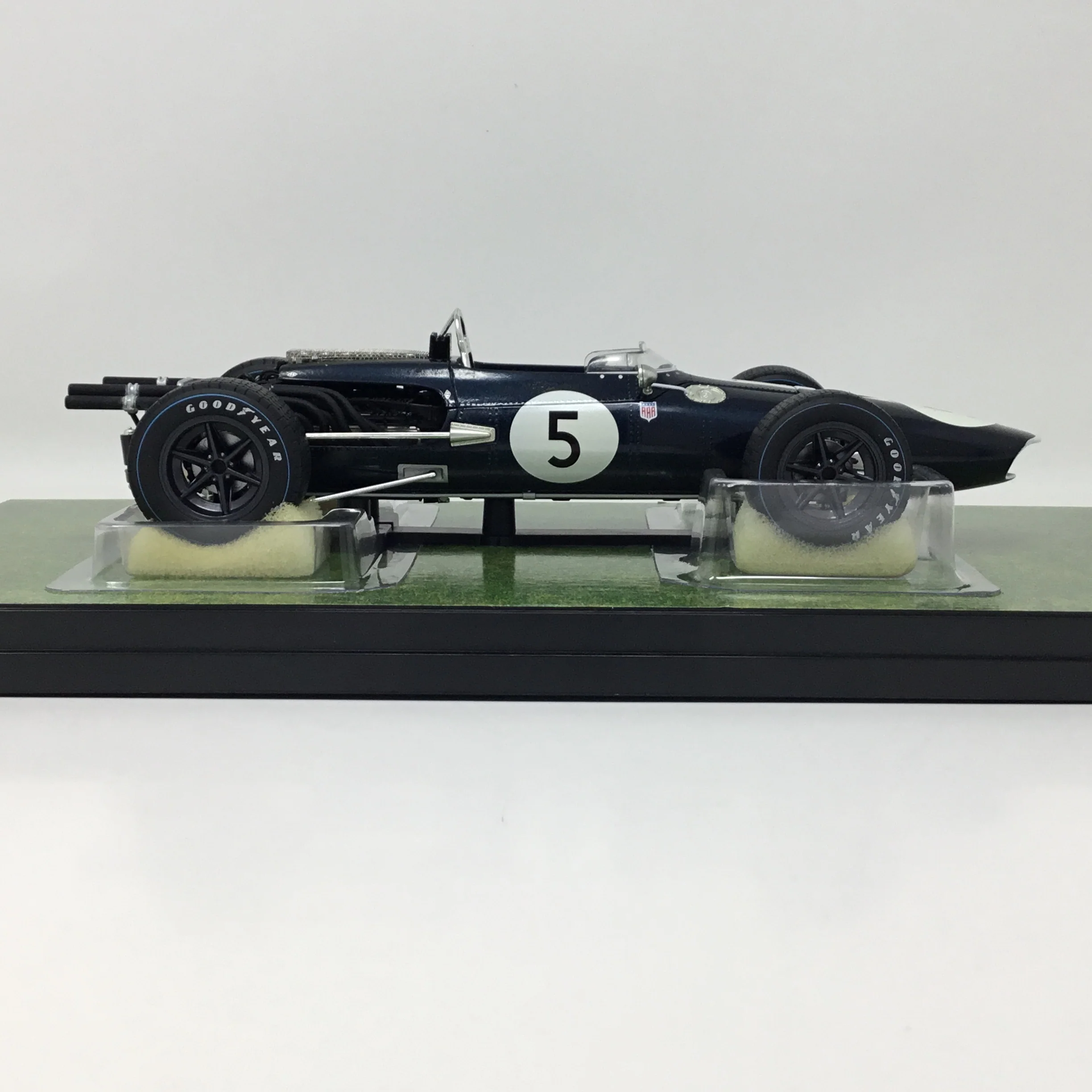 Dan Gurney 1967 Carousel 1 AAR Eagle Gurney-Weslake V-12 Brands Hatch Race of Champions Winner 1:18 Diecast #4752 - Image 4
