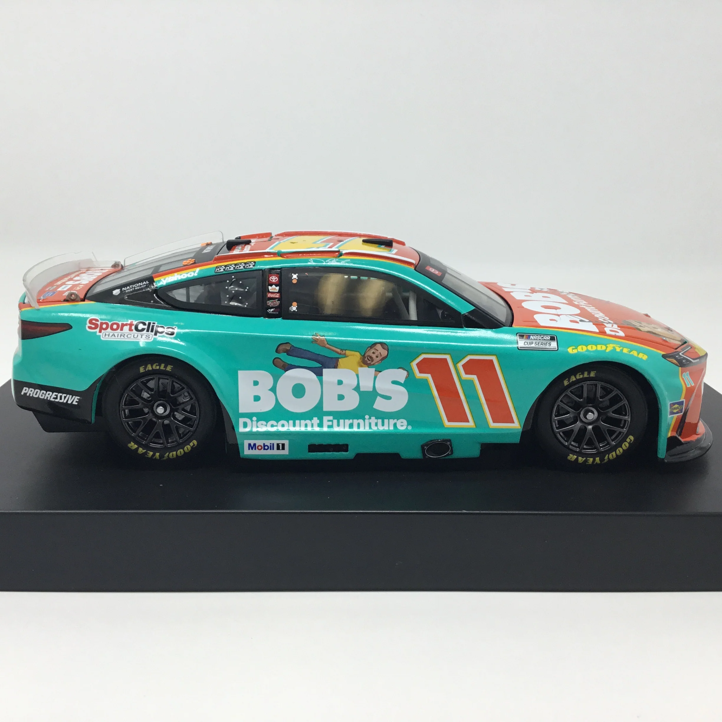 Denny Hamlin 2025 Bob's Discount Furniture Elite 1:24 Diecast - Image 4