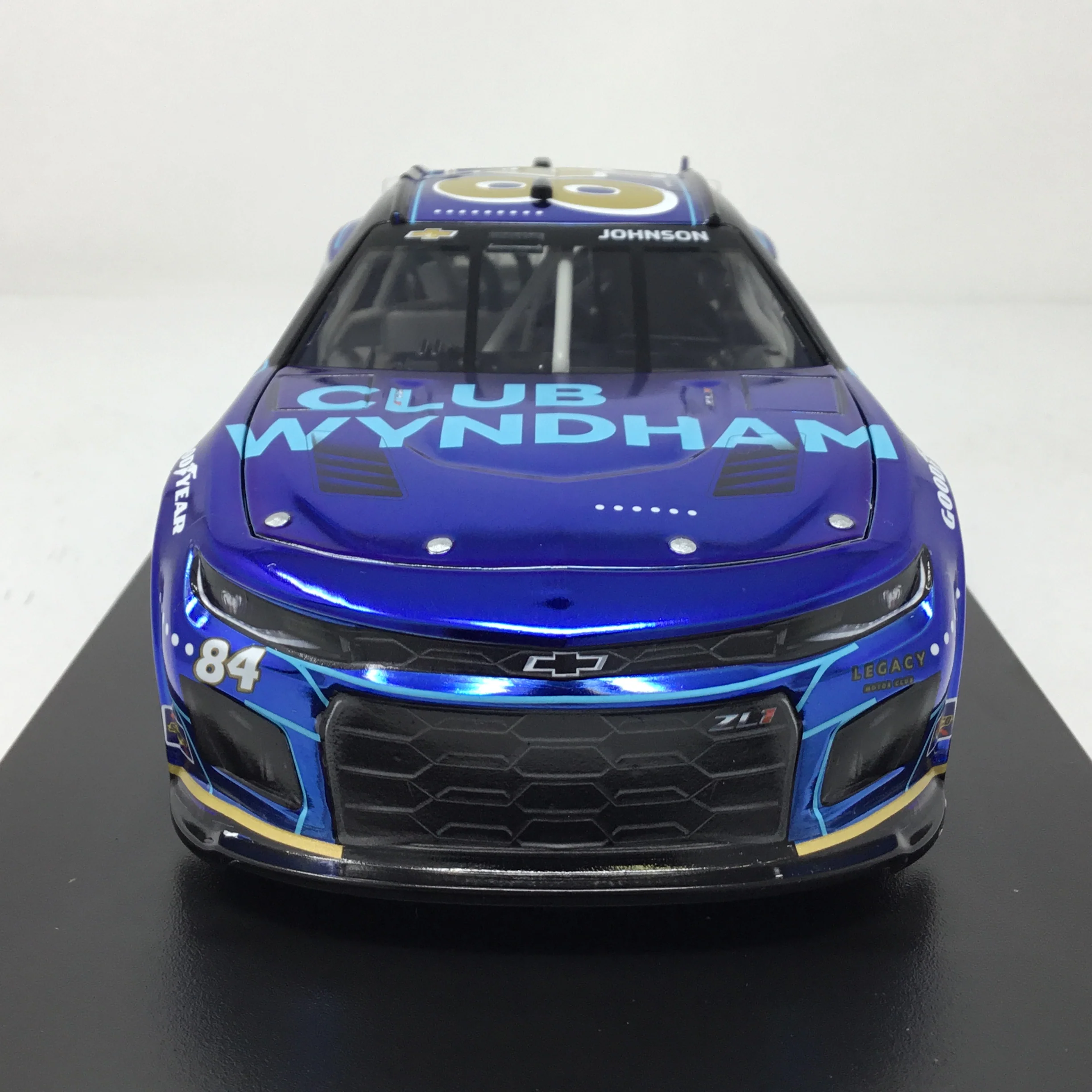 Jimmie Johnson 2023 Club Wyndham 1:24 Color Chrome Diecast - Image 3