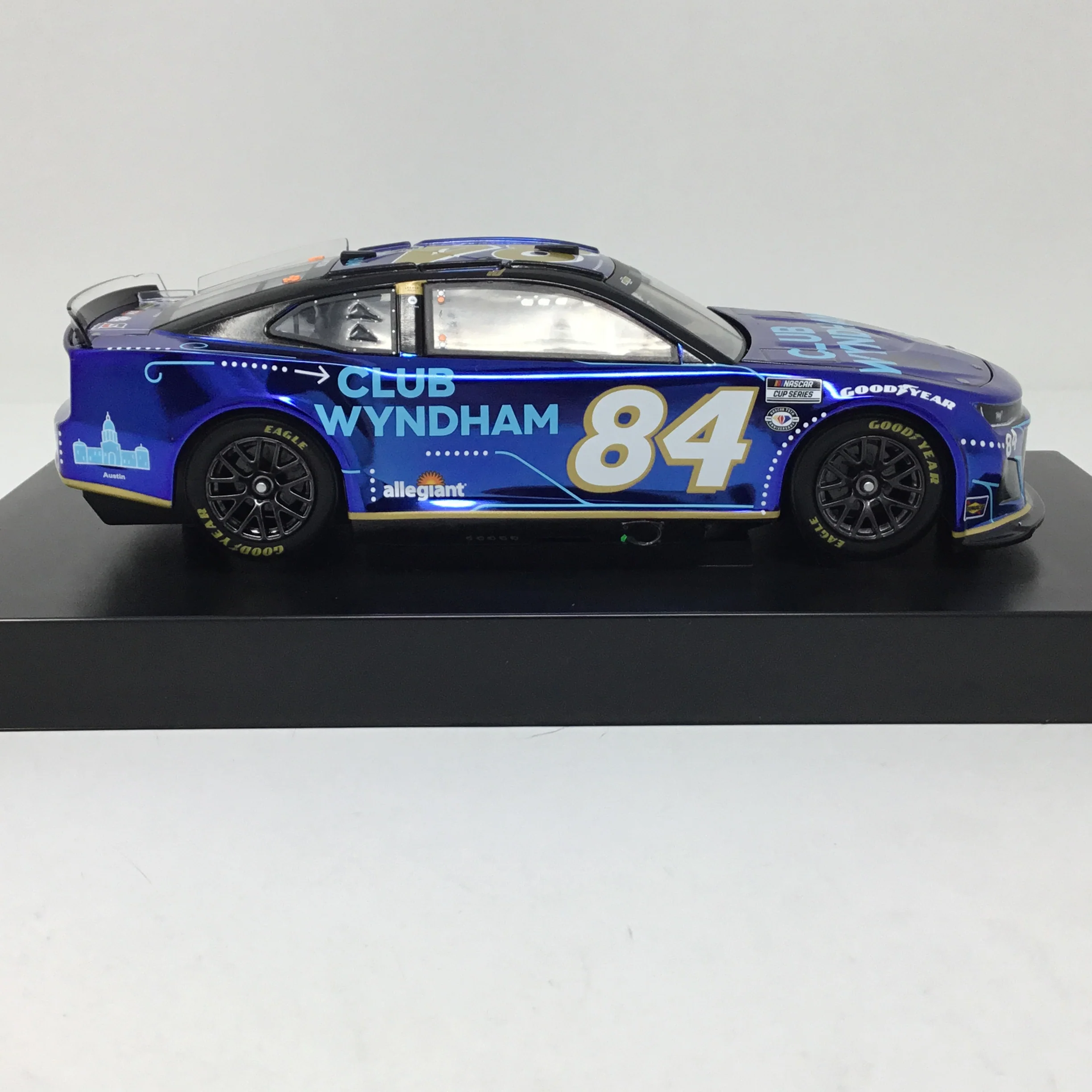 Jimmie Johnson 2023 Club Wyndham 1:24 Color Chrome Diecast - Image 4