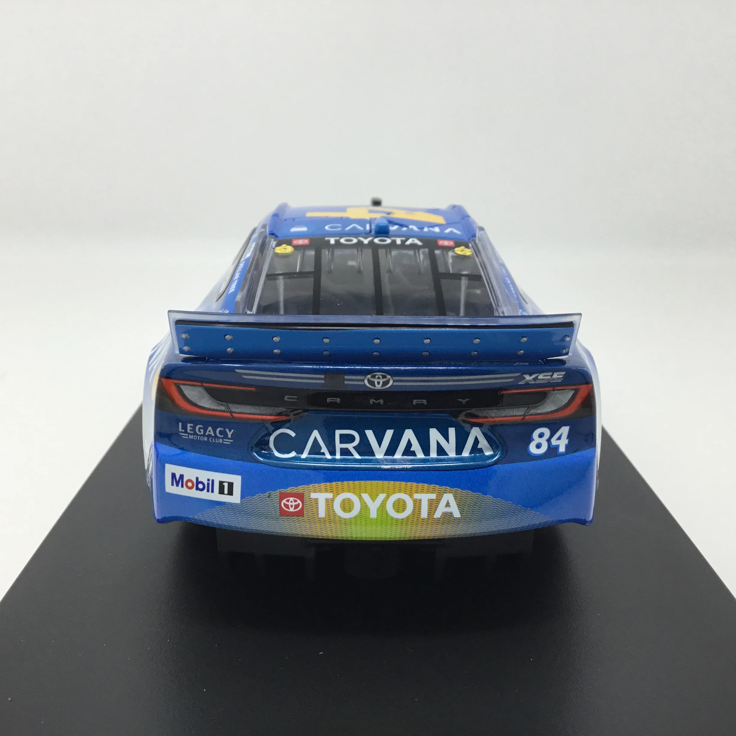 Jimmie Johnson 2026 Carvana Autographed 1:24 Diecast - Image 5