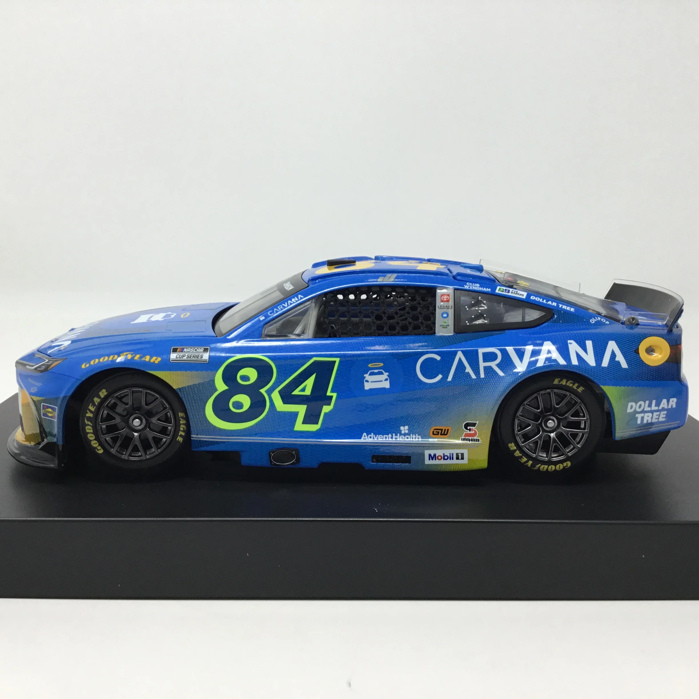 Jimmie Johnson 2026 Carvana Elite 1:24 Diecast - Image 2
