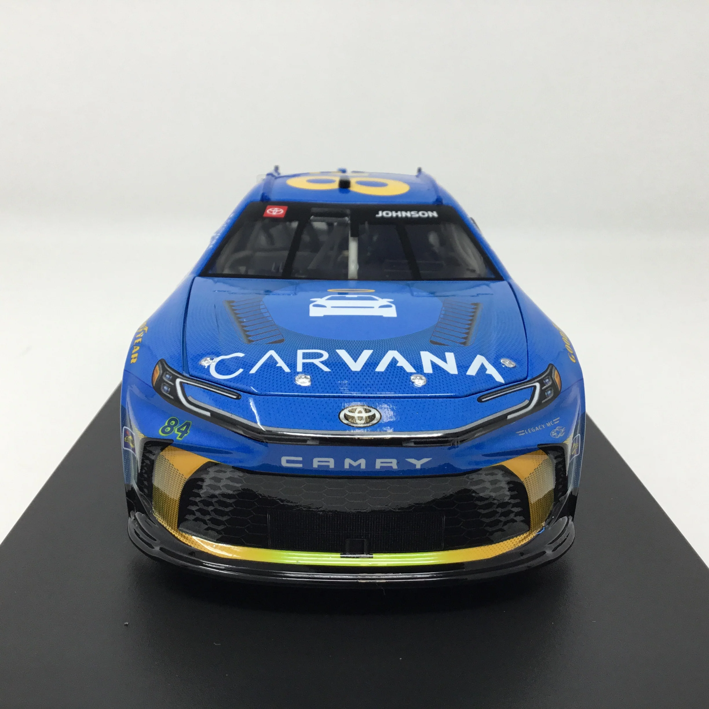 Jimmie Johnson 2026 Carvana Elite 1:24 Diecast - Image 3