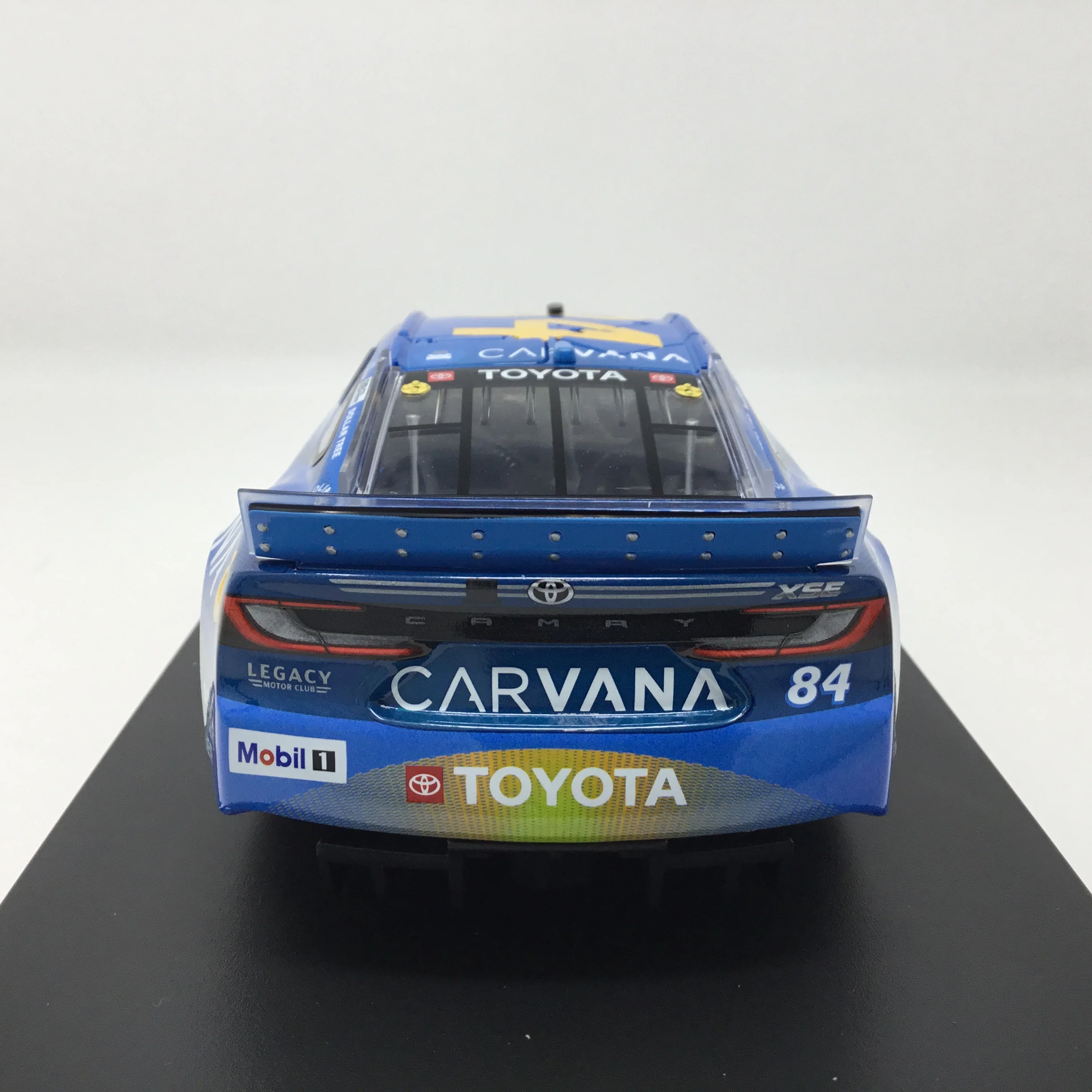 Jimmie Johnson 2026 Carvana Elite 1:24 Diecast - Image 5