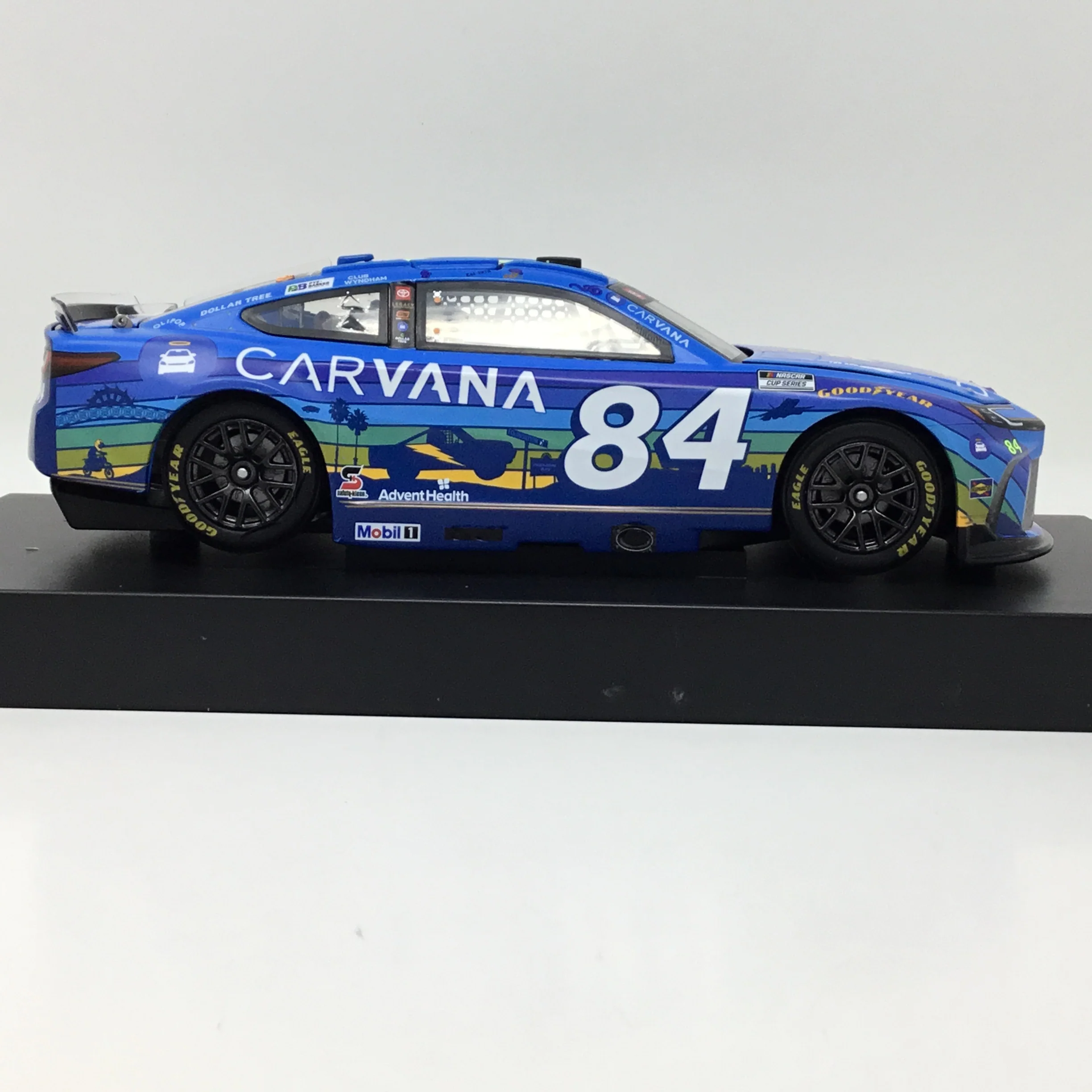 Jimmie Johnson 2026 Carvana San Diego 1:24 Elite Diecast - Image 4