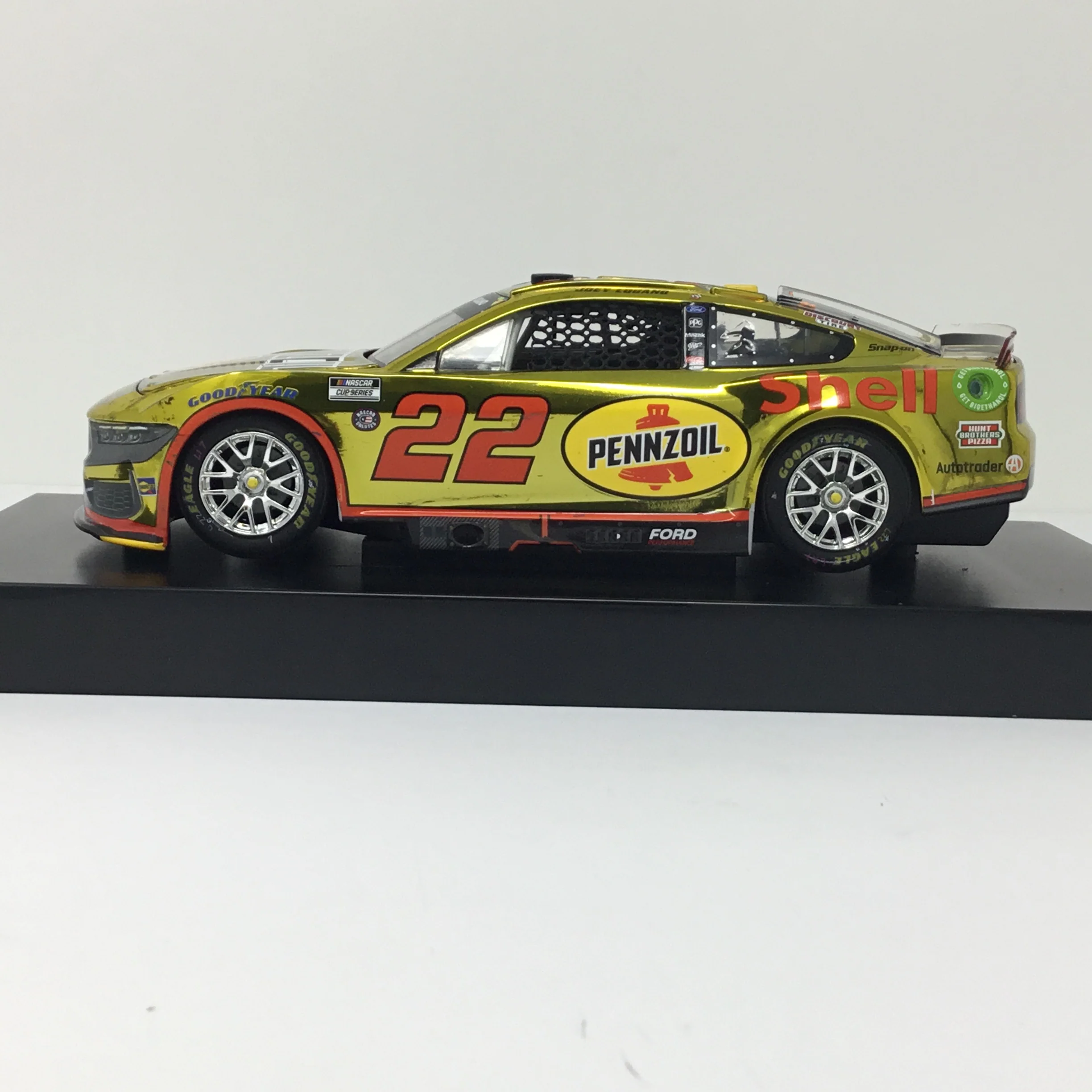 Joey Logano 2024 Shell-Pennzoil Nashville Race Win 1:24 Color Chrome Diecast - Image 2