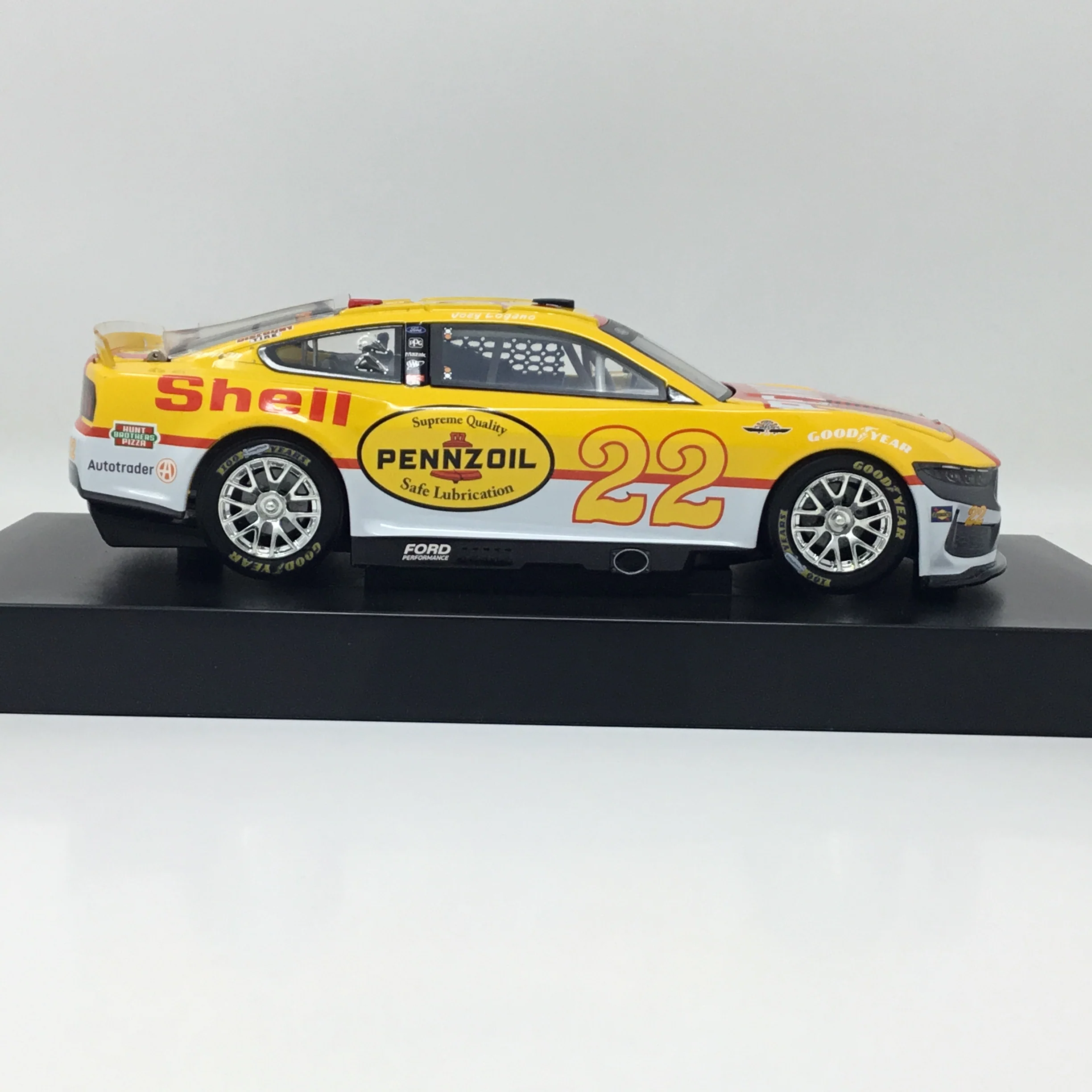 Joey Logano 2025 Shell-Pennzoil Throwback Elite 1:24 Diecast - Image 4