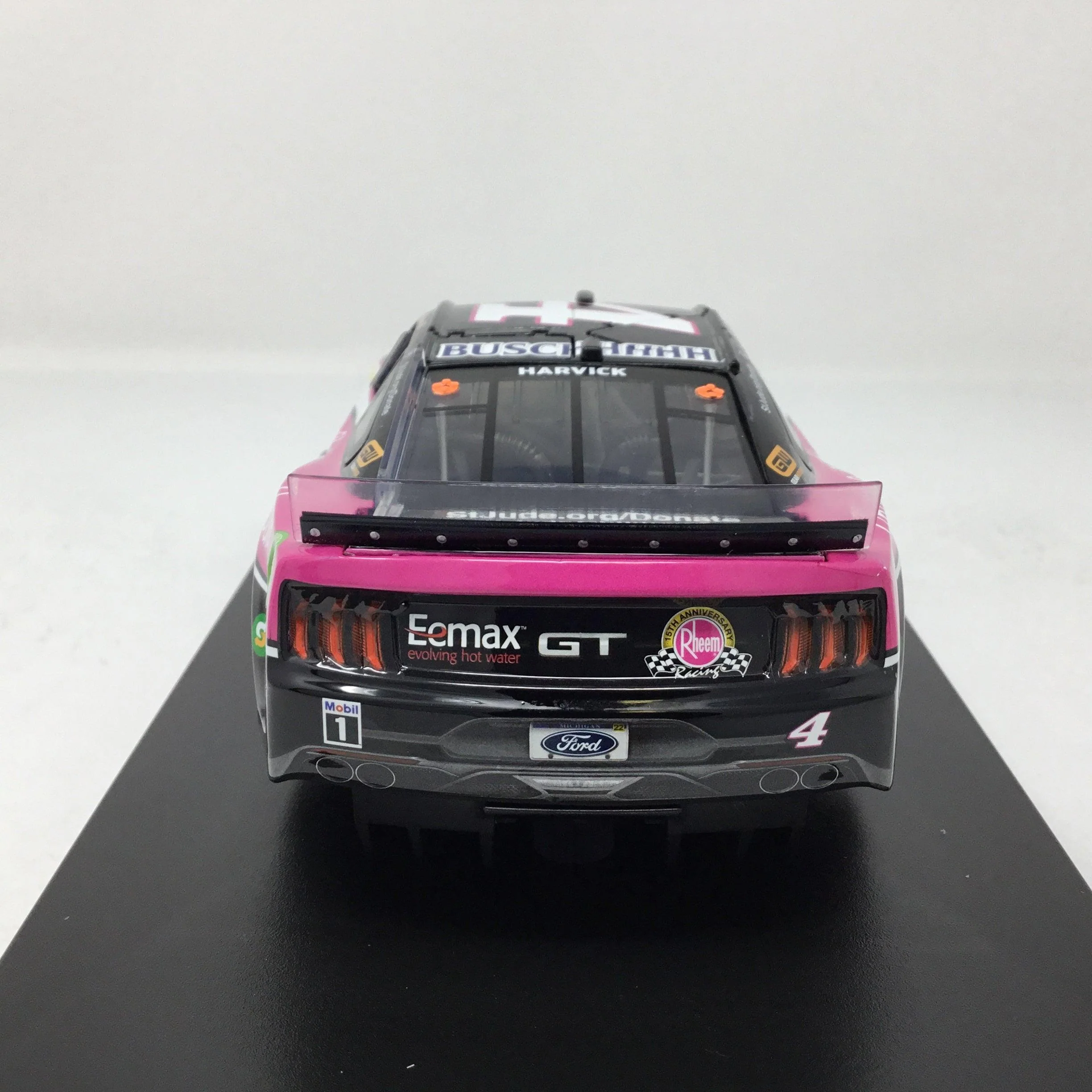 Kevin Harvick 2022 Rheem Chasing a Cure 1:24 Diecast - Image 5