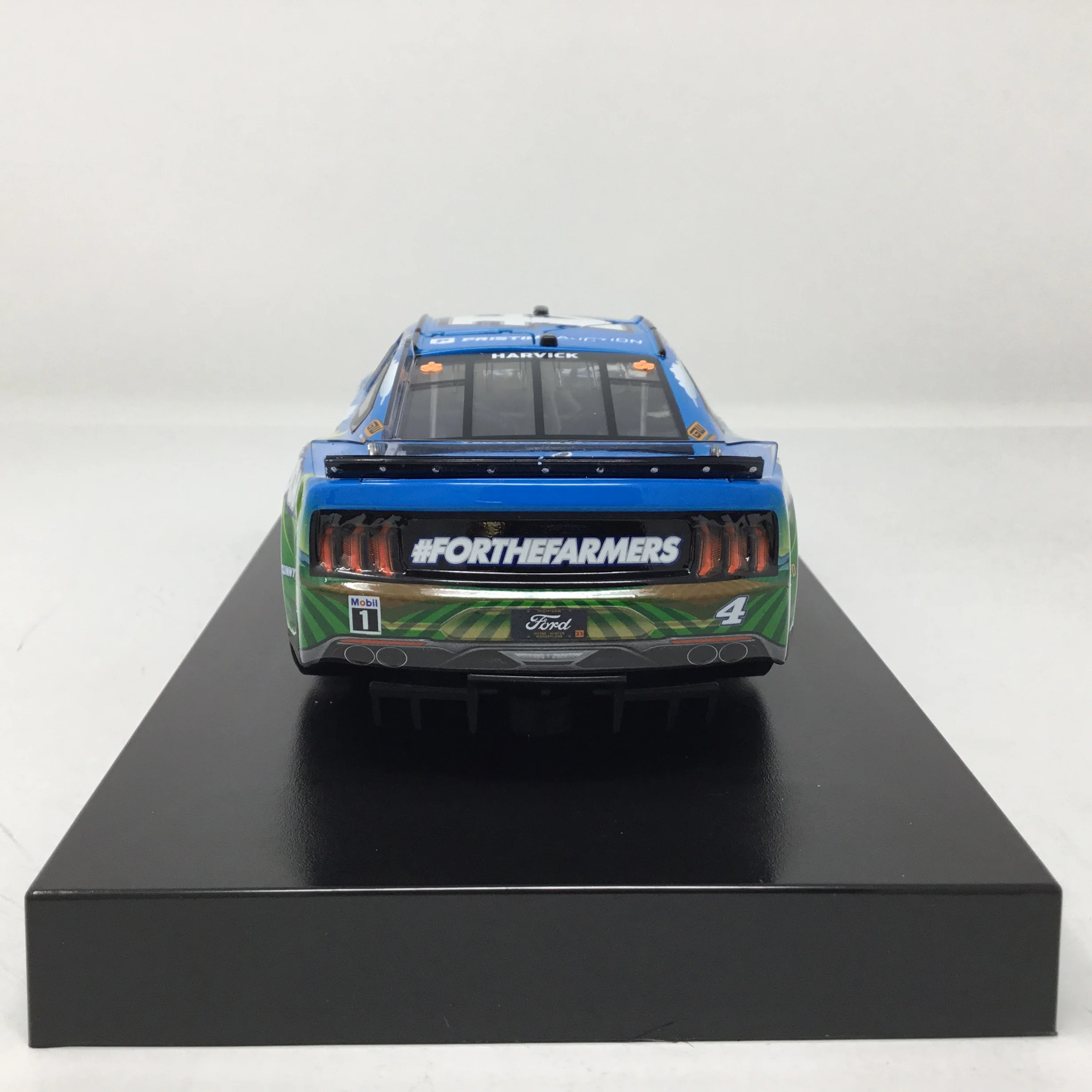 Kevin Harvick 2023 Busch Light Farmers 1:24 Elite Diecast - Image 5