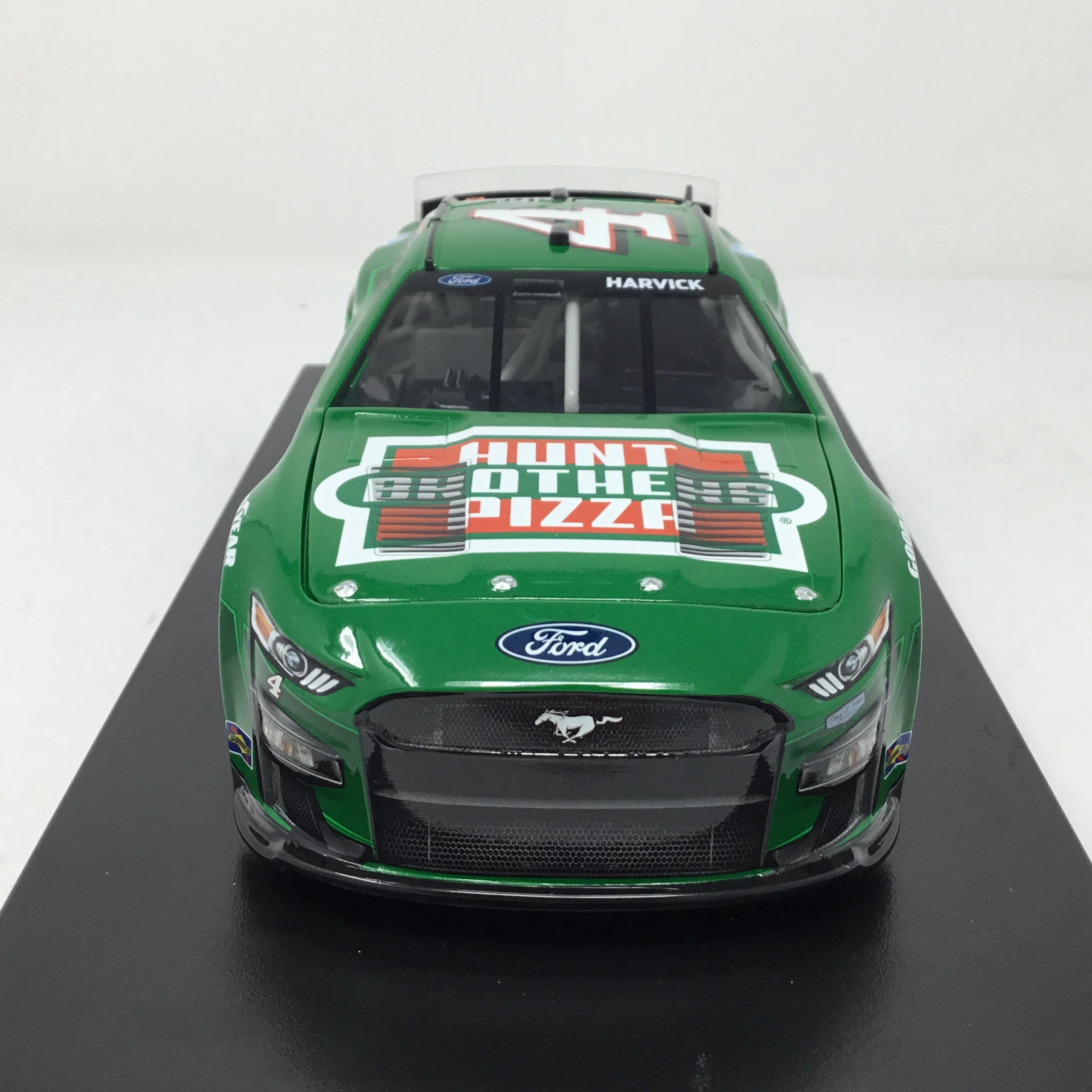 Kevin Harvick 2023 Hunt Brothers Pizza 1:24 Elite Diecast - Image 3