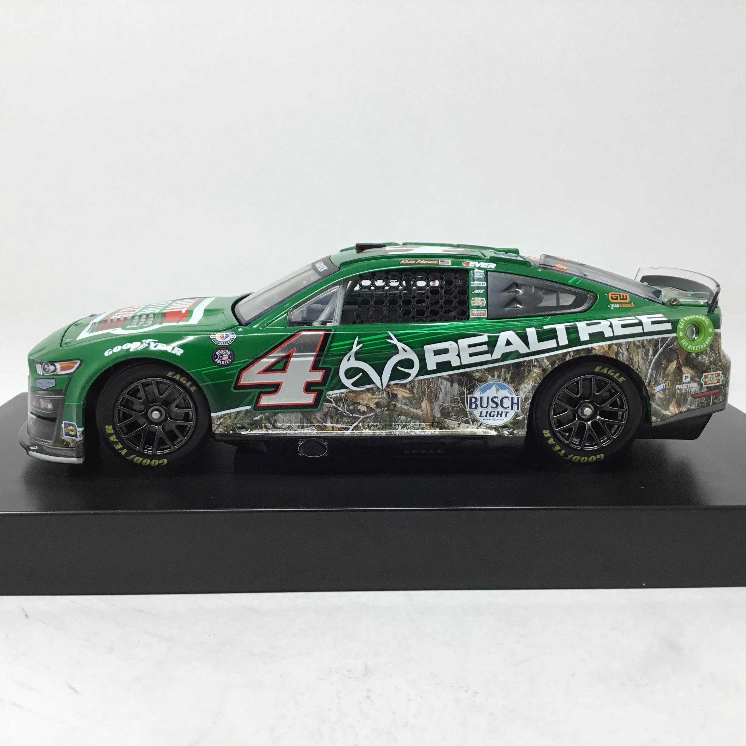 Kevin Harvick 2023 Hunt Brothers Pizza / Realtree Green 1:24 Elite Diecast - Image 2