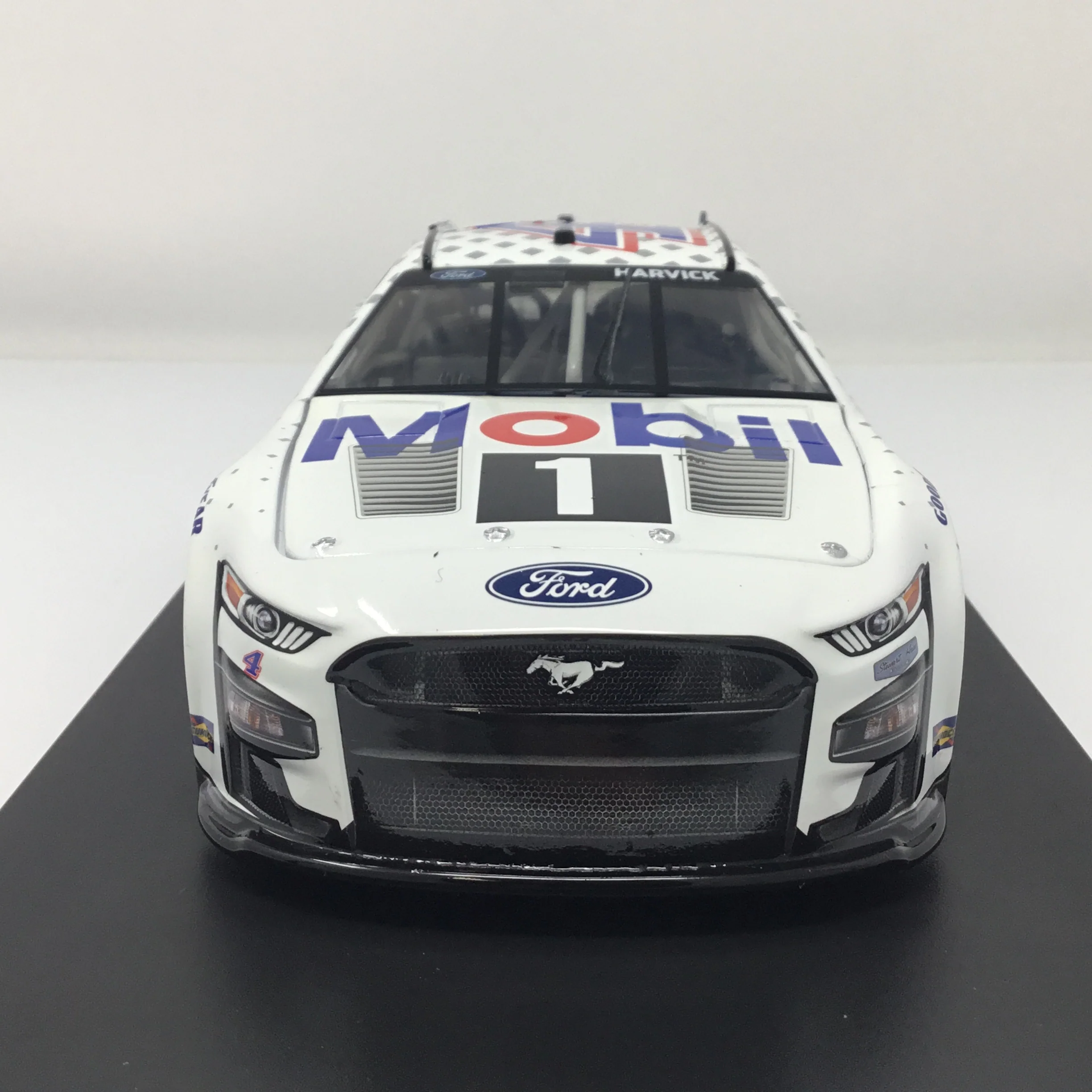 Kevin Harvick 2023 Mobil 1 Car Care / Lube Express 1:24 Elite Diecast - Image 3
